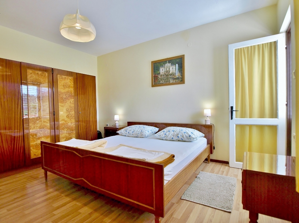 One bedroom apartment with terrace and sea view Kampor, Rab  A-b