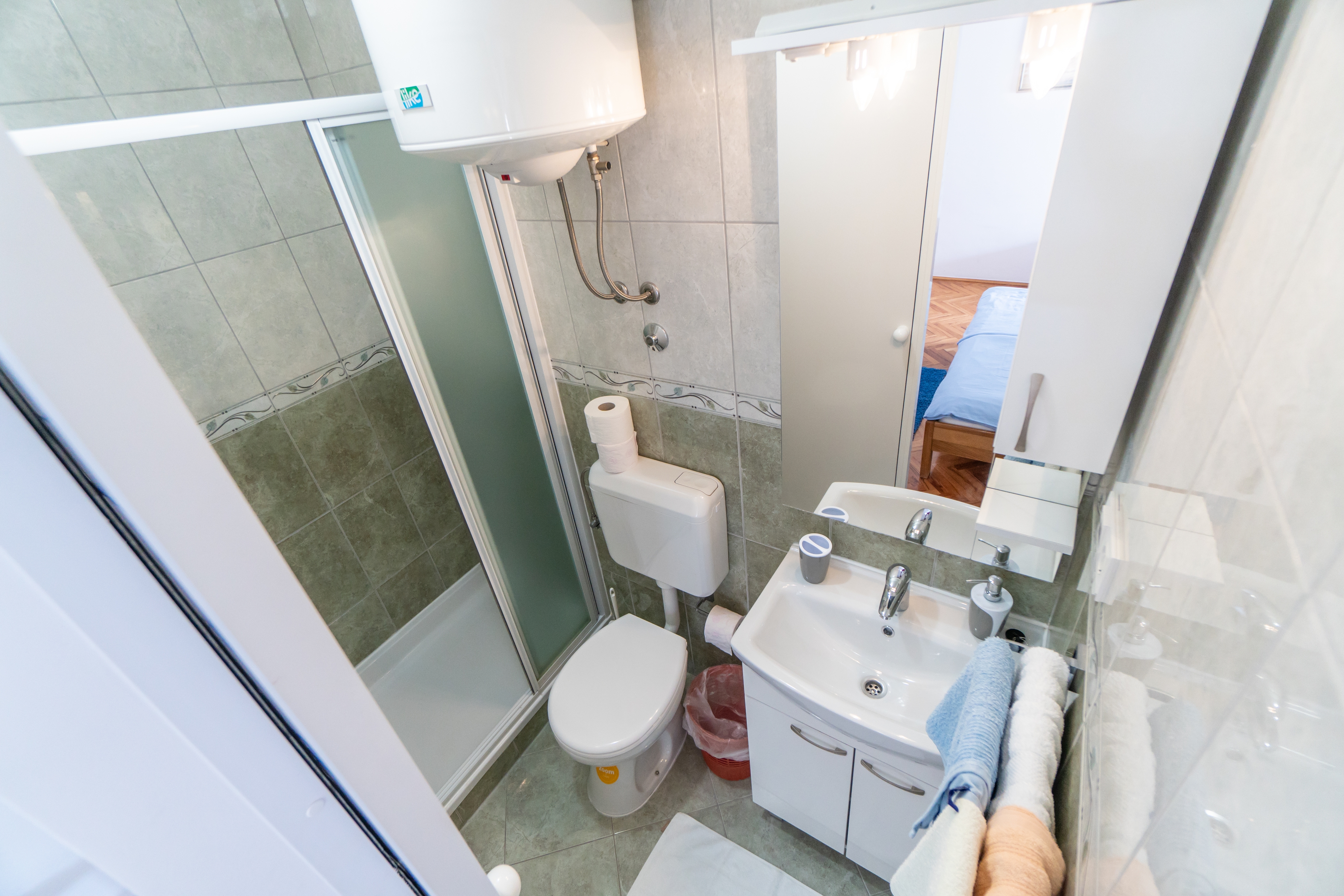 Two bedroom apartment with terrace and sea view Palit, Rab  A-b