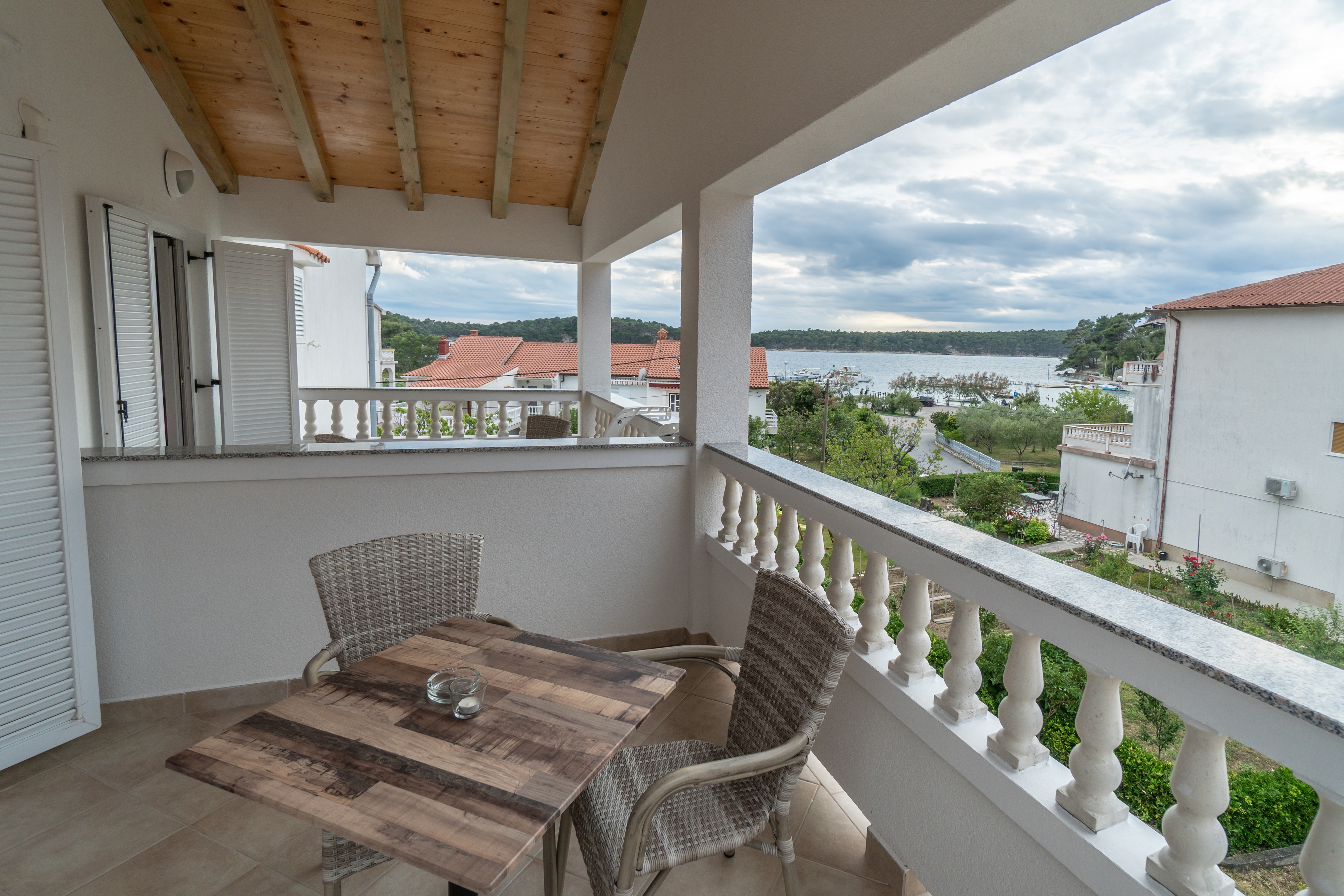 One bedroom apartment with terrace and sea view Palit, Rab (A-5010-c)