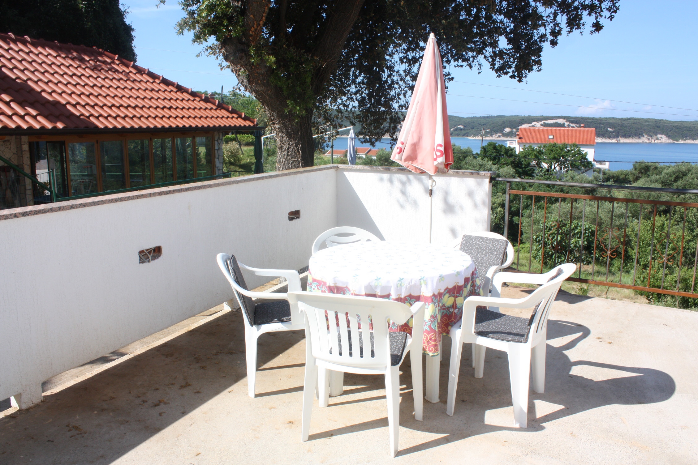 Studio flat with terrace and sea view Supetarska Draga - Gonar (Rab) (AS-5016-a) Studio flat with terrace and sea view Supetarska Draga - Gonar (Rab) (AS-5016-a)