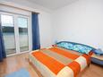 Ložnice Kampor, Ložnice v ubytování typu studio-apartment, domácí mazlíčci povoleni a WiFi.
