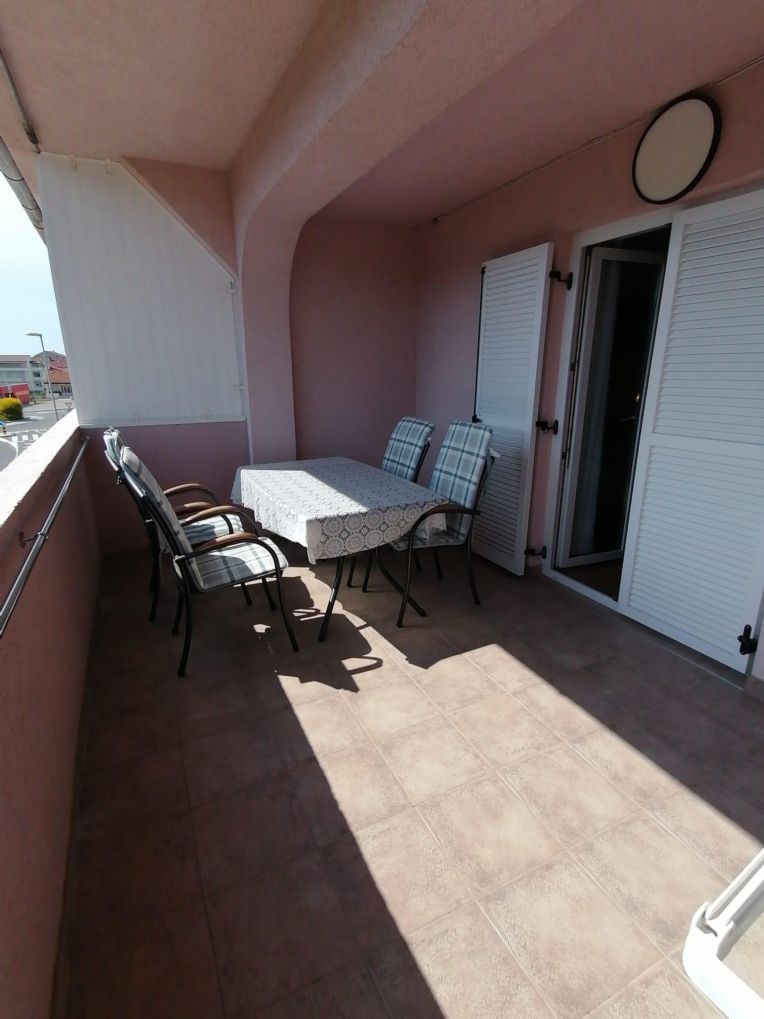 Two bedroom apartment with terrace Lopar, Rab  A-b