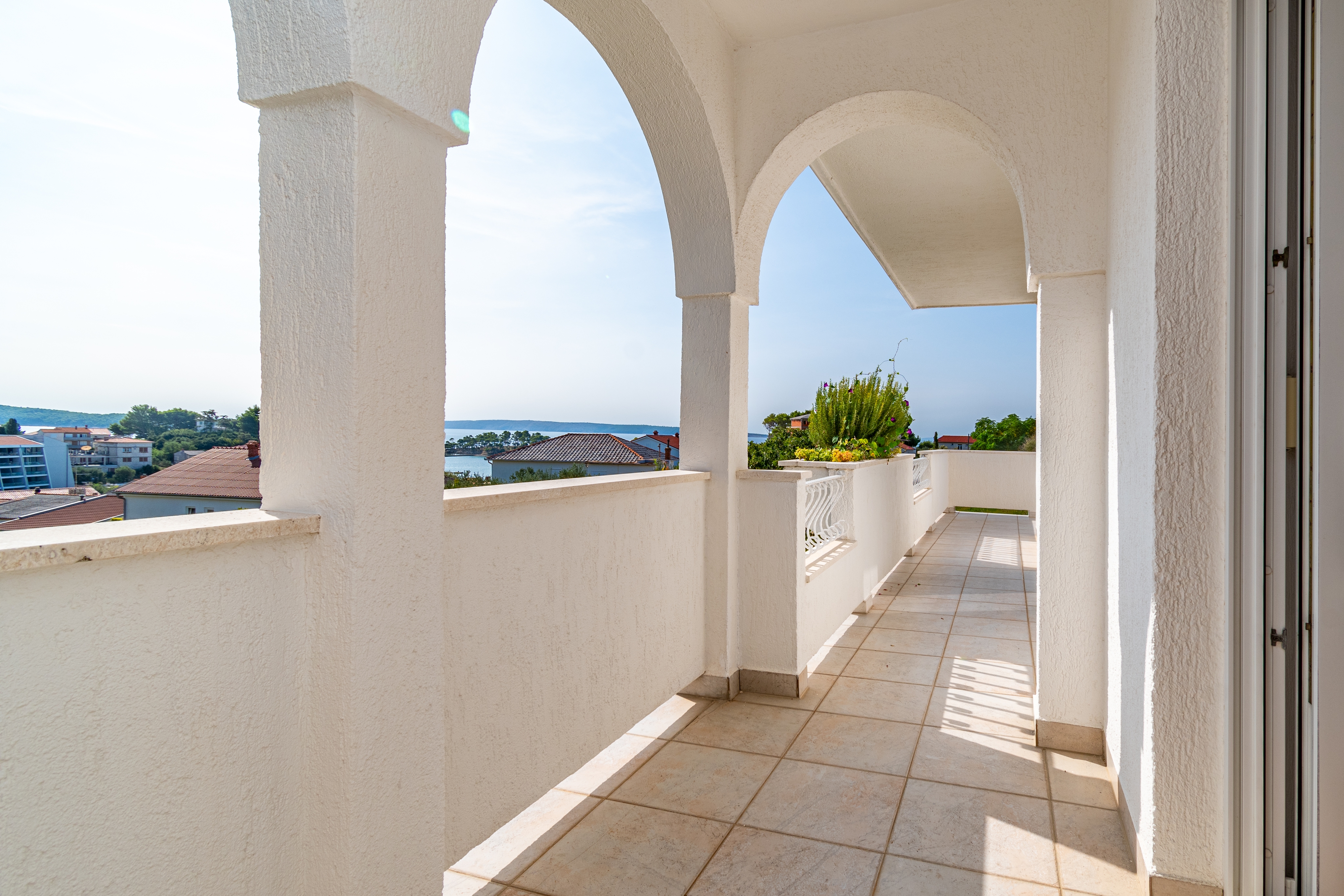 Two bedroom apartment with terrace and sea view Banjol, Rab  A-a