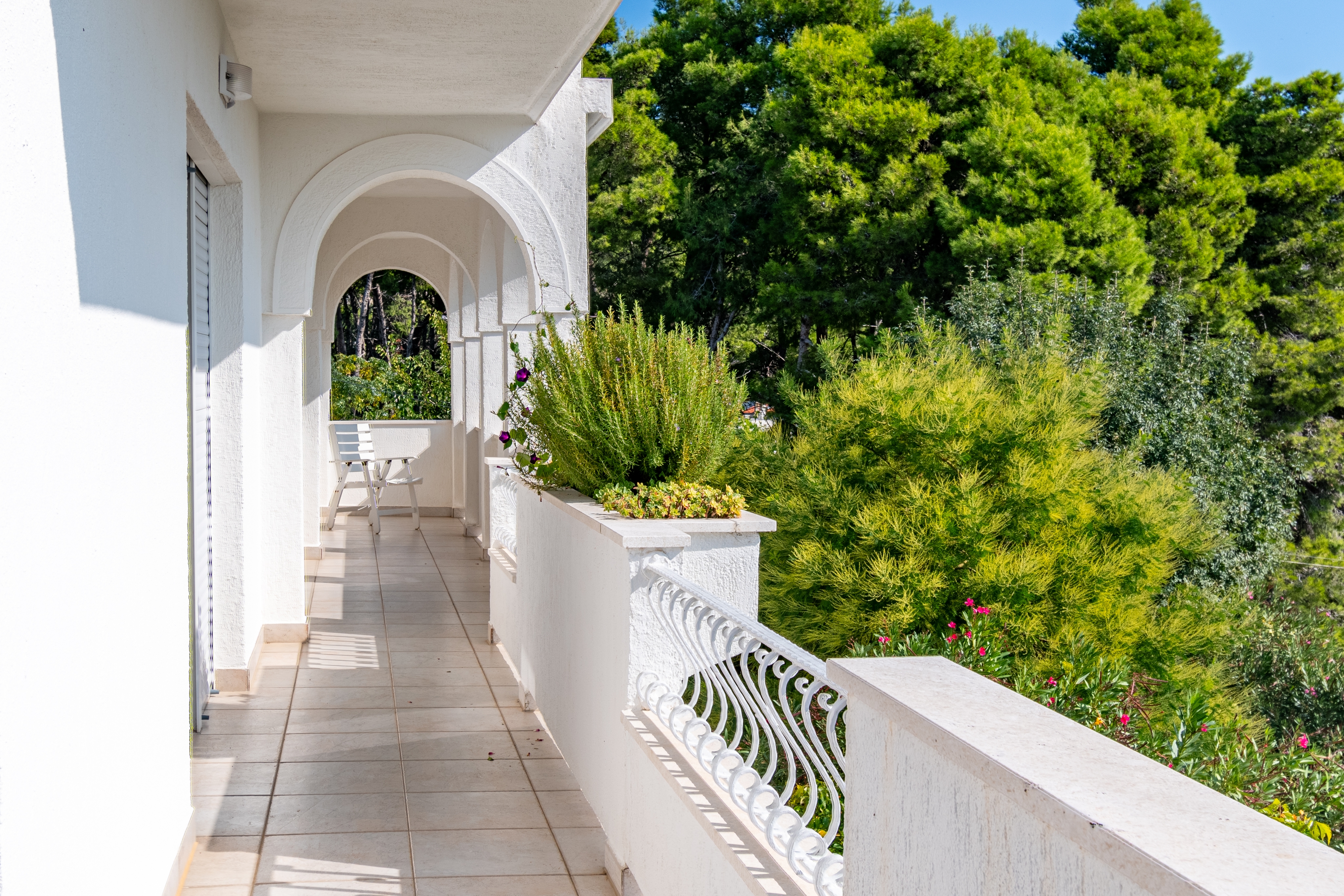 Two bedroom apartment with terrace and sea view Banjol, Rab  A-a