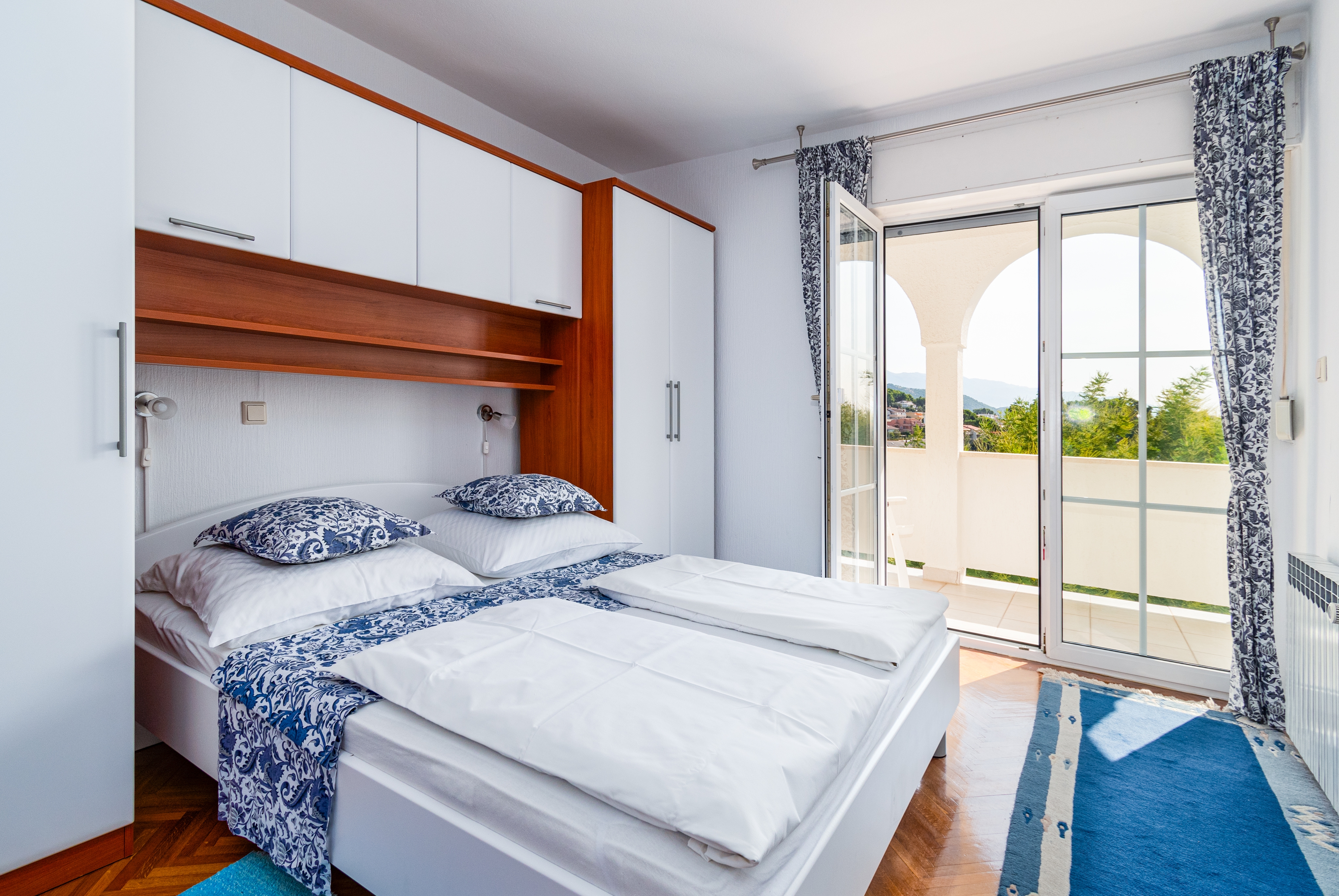 Two bedroom apartment with terrace and sea view Banjol, Rab  A-a