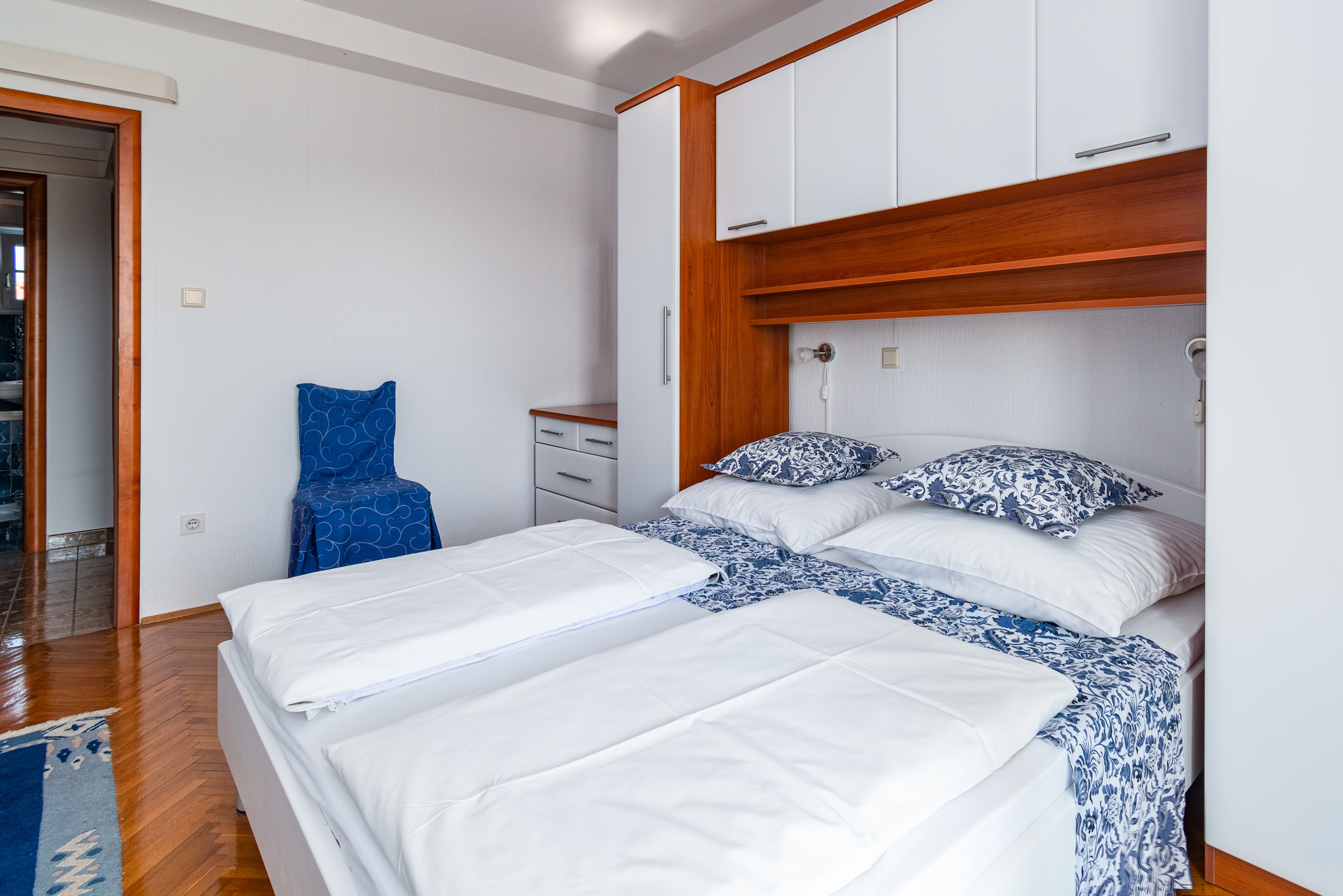 Two bedroom apartment with terrace and sea view Banjol, Rab  A-a