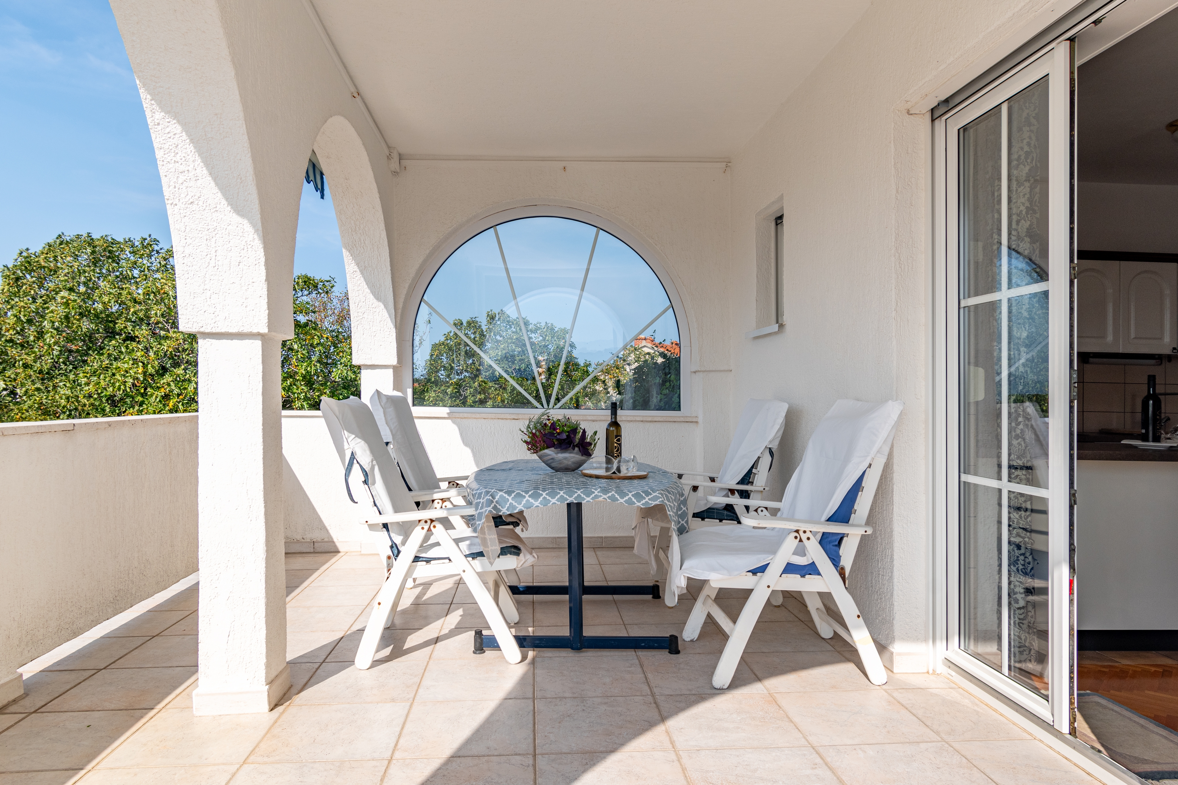Two bedroom apartment with terrace and sea view Banjol, Rab  A-a