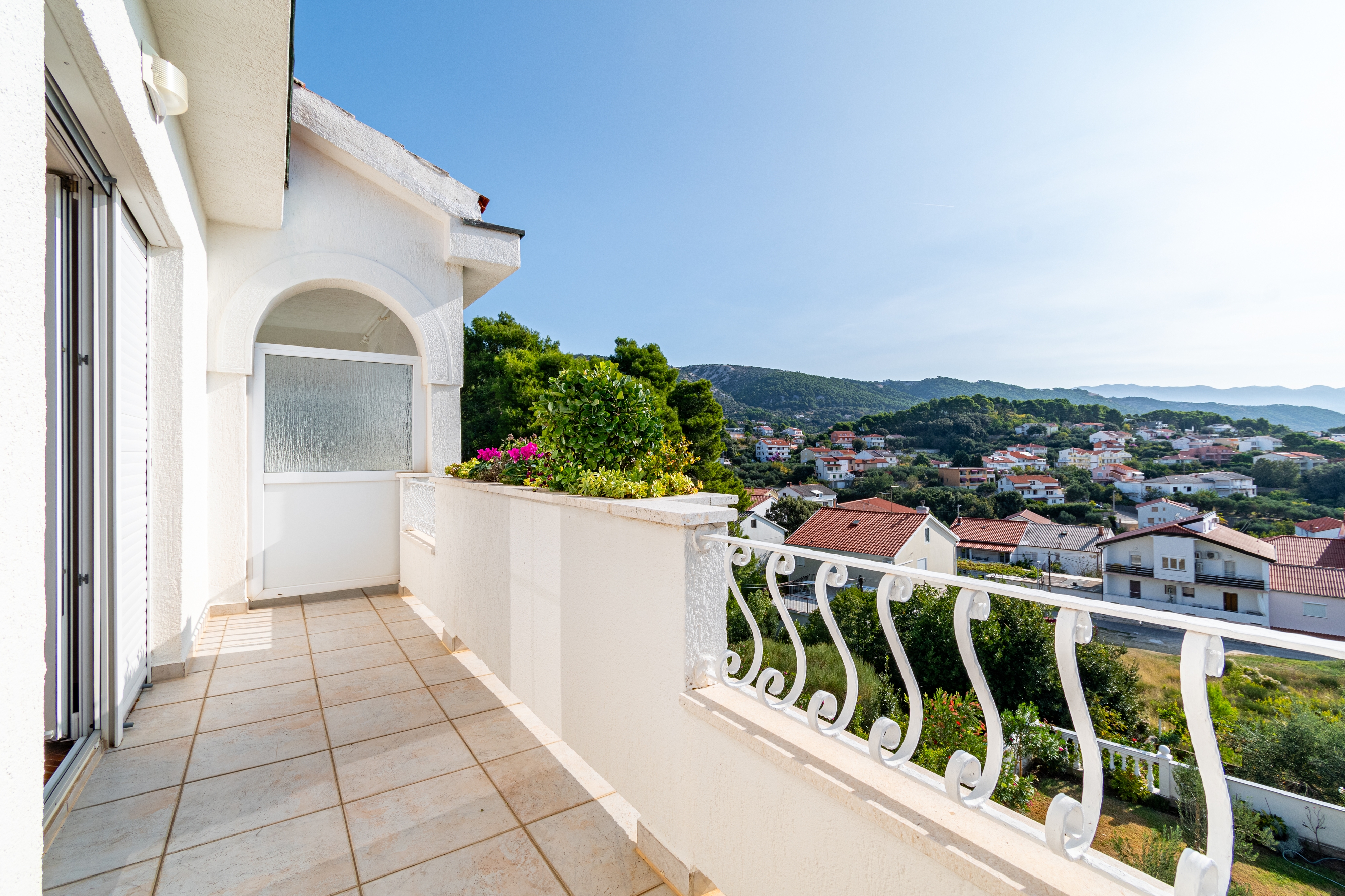 One bedroom apartment with terrace and sea view Banjol, Rab  A-c