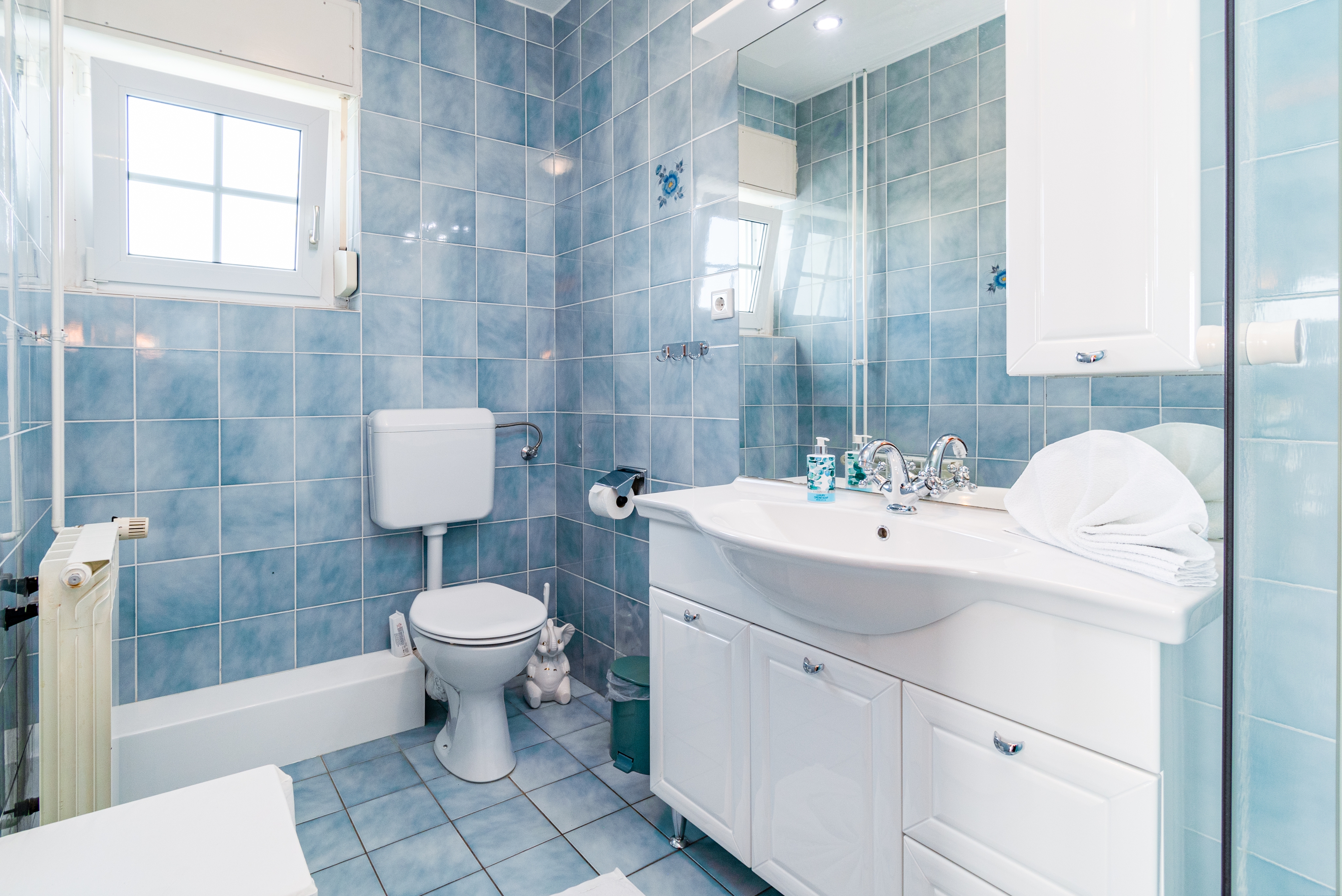 One bedroom apartment with terrace and sea view Banjol, Rab  A-c