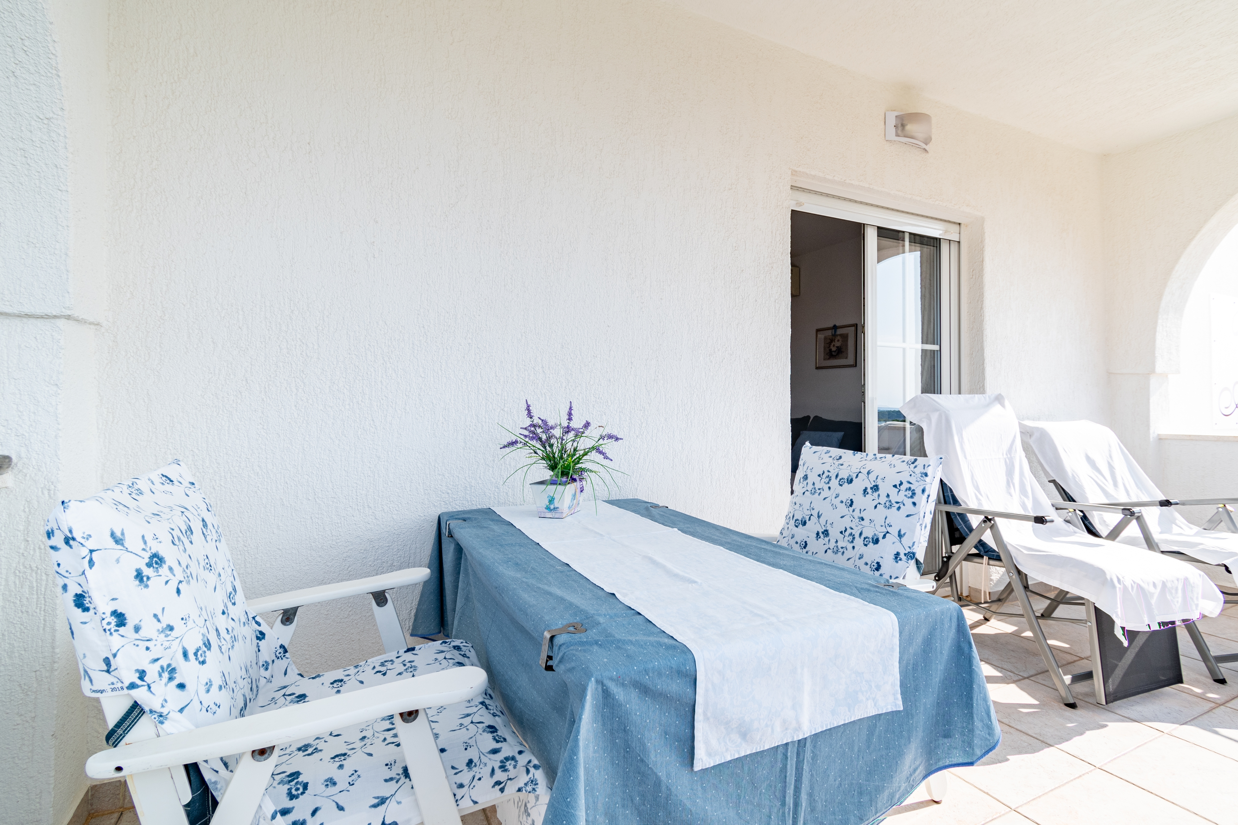 One bedroom apartment with terrace and sea view Banjol, Rab  A-c
