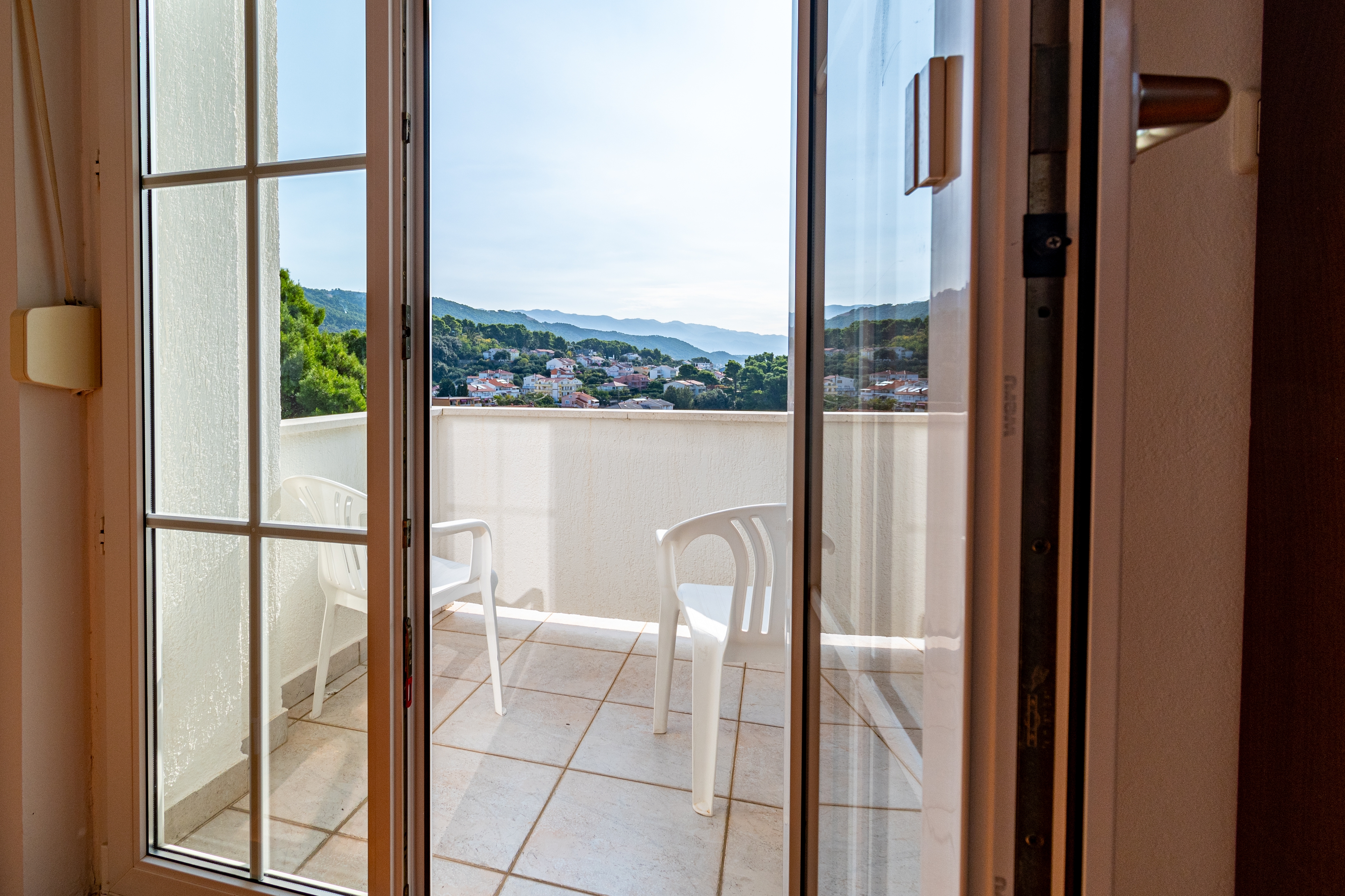 Two bedroom apartment with terrace and sea view Banjol, Rab  A-d