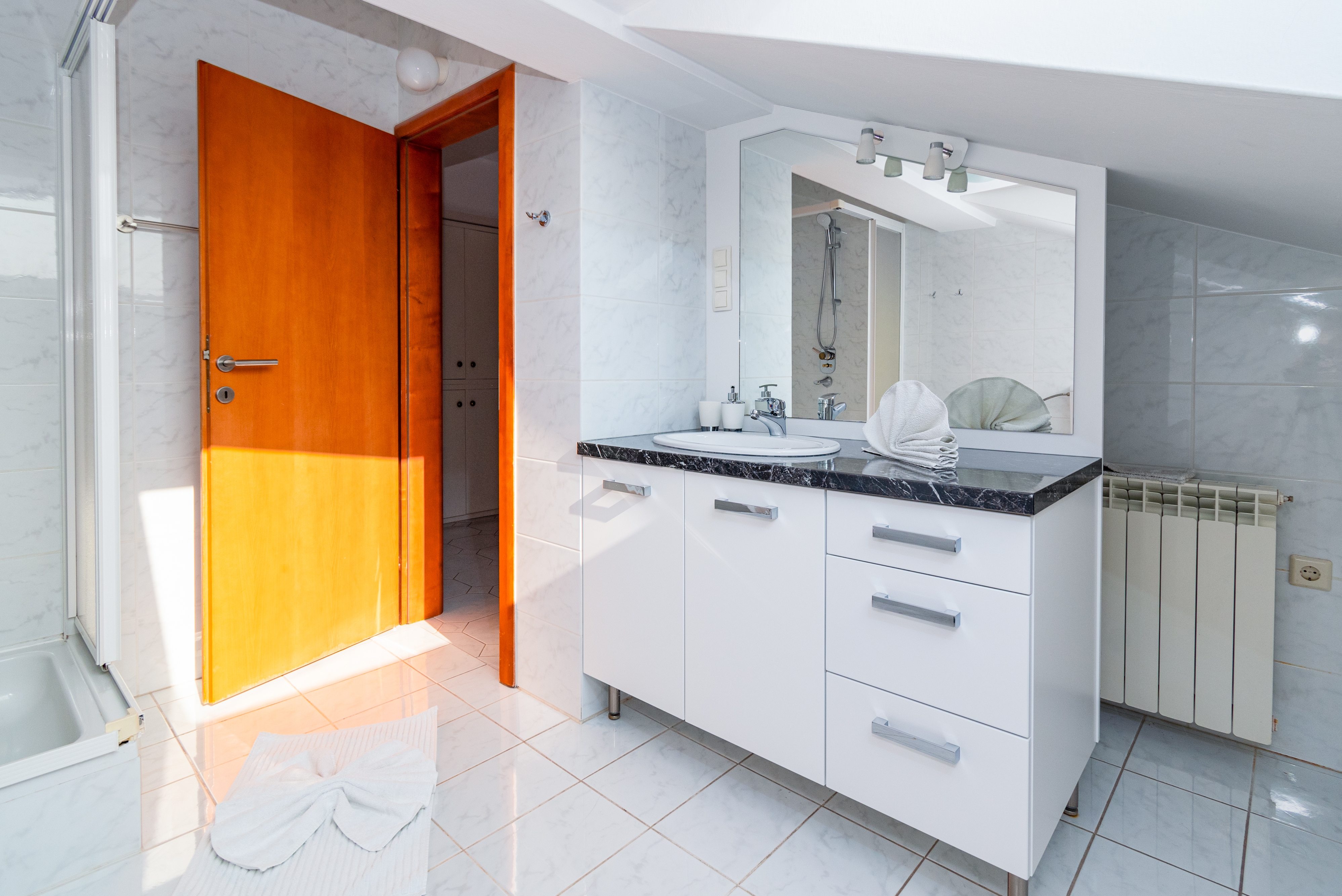 Two bedroom apartment with terrace and sea view Banjol, Rab  A-d