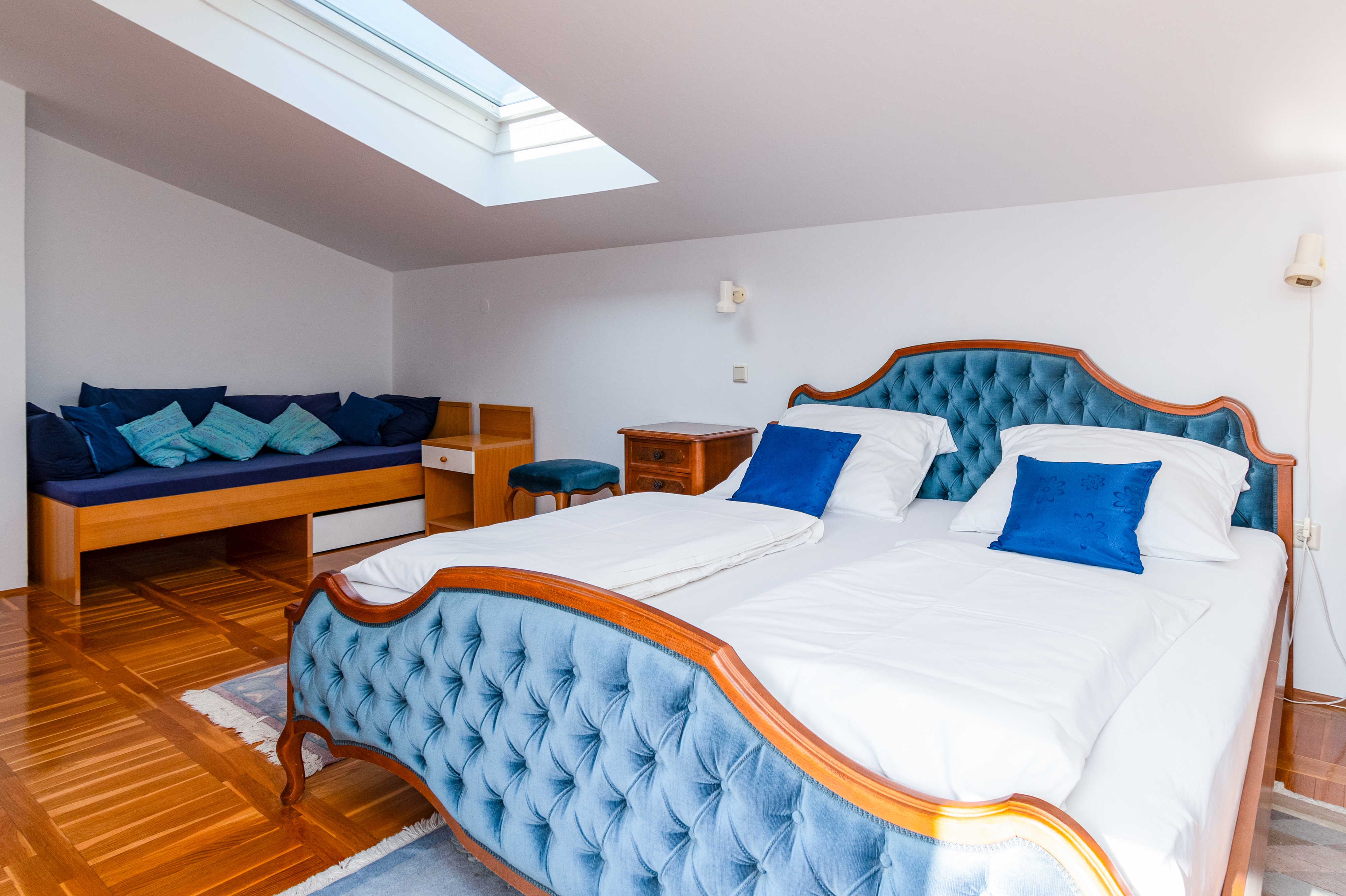 Two bedroom apartment with terrace and sea view Banjol, Rab  A-d