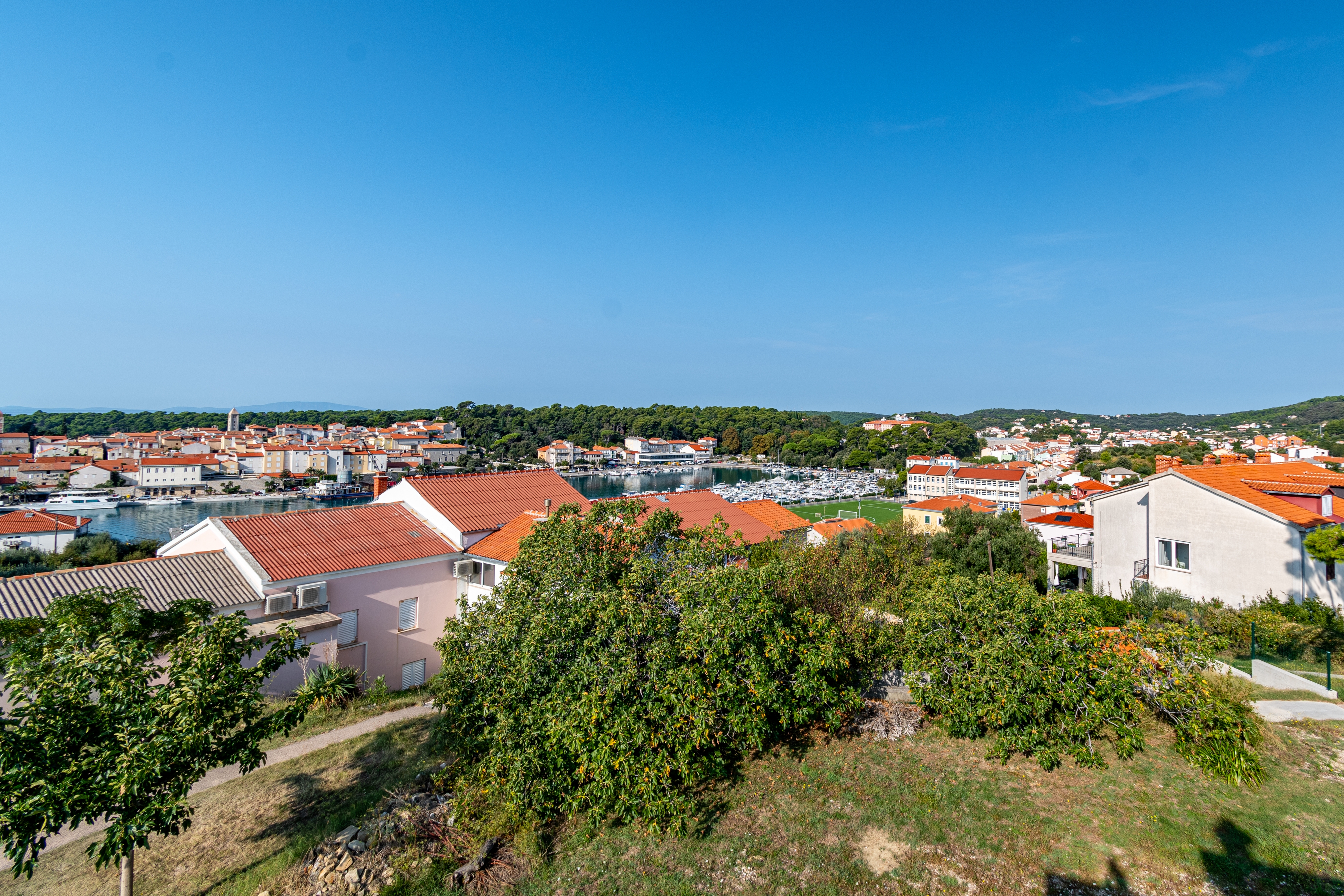 Two bedroom apartment with terrace and sea view Banjol, Rab  A-d