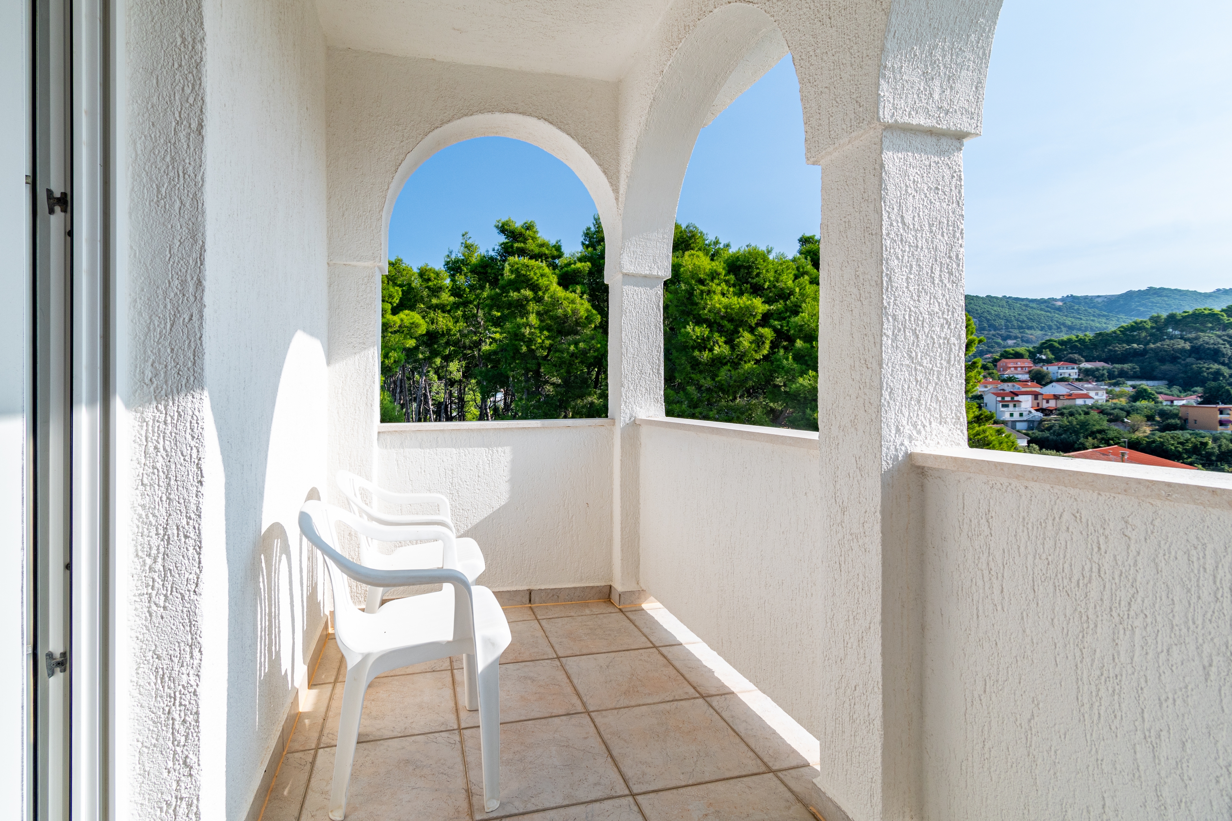 One bedroom apartment with terrace and sea view Banjol, Rab  A-e