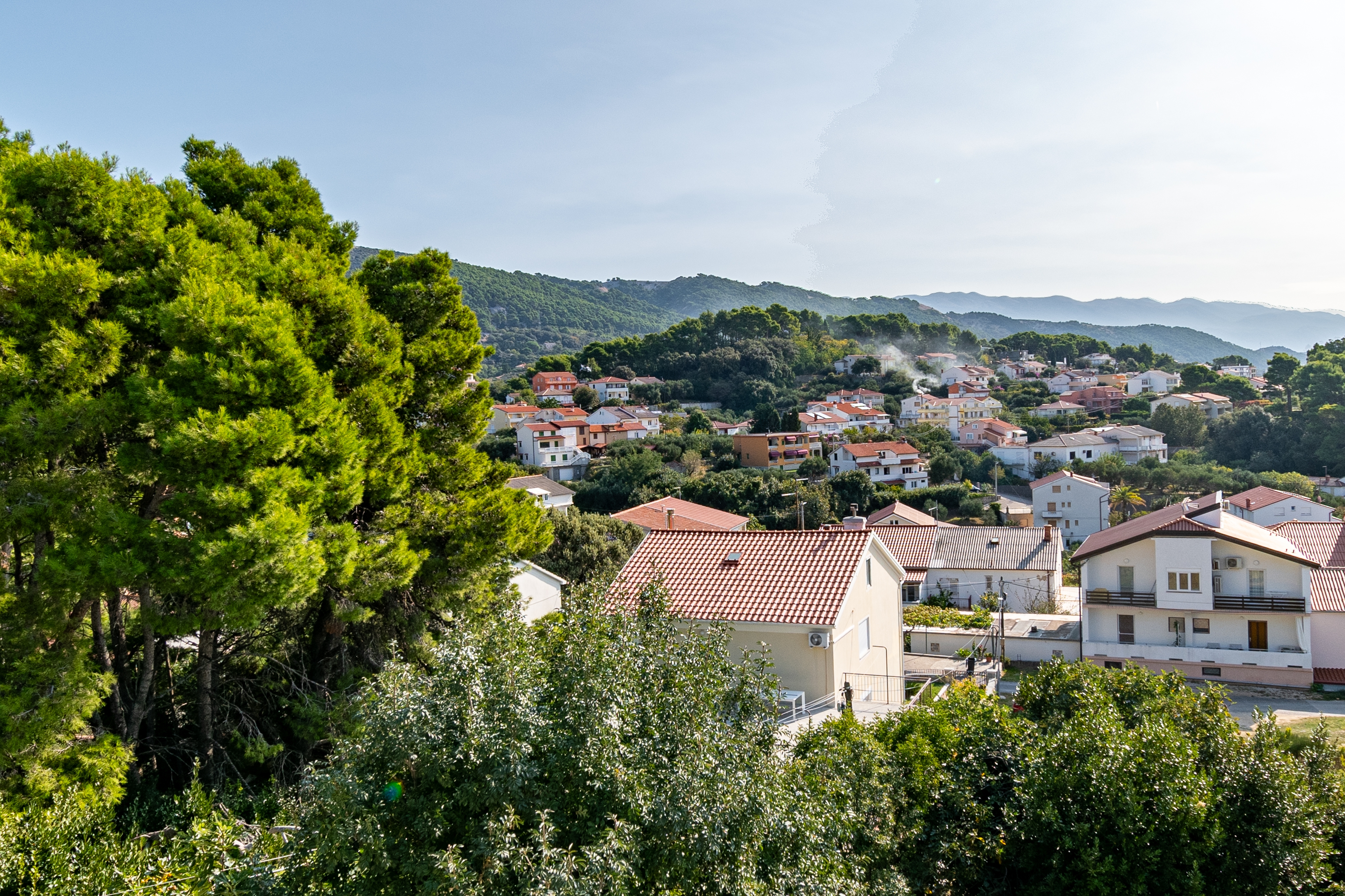 One bedroom apartment with terrace and sea view Banjol, Rab  A-e
