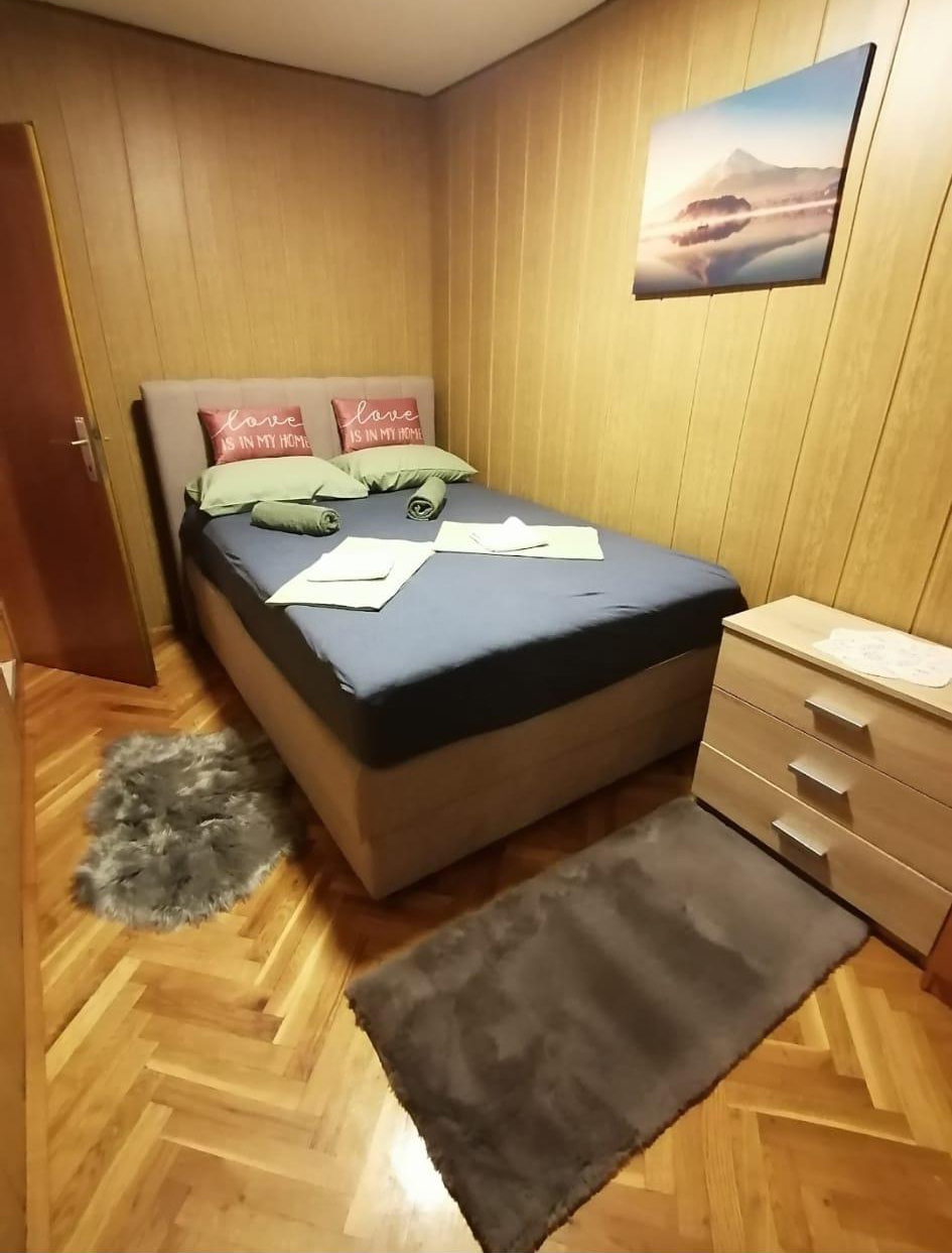 Two bedroom apartment with terrace Lopar, Rab  A-a