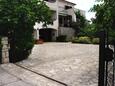 Aparcamiento Barbat, Rab, Aparcamiento 5026 - Apartamentos with pebble beach.