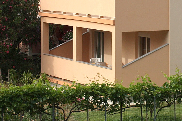 Two bedroom apartment with terrace Palit, Rab  A-a