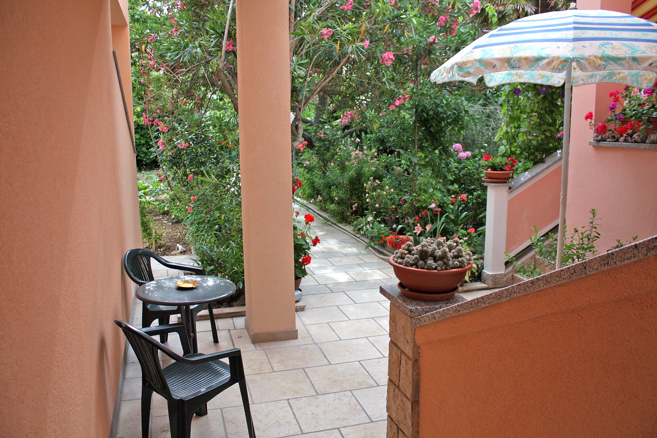 Two bedroom apartment with terrace Palit, Rab (A-5028-a) Two bedroom apartment with terrace Palit, Rab (A-5028-a)