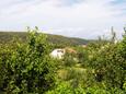 Balkon 1 - pohled Kampor, Balkon 1 - pohled v ubytování typu apartment, domácí mazlíčci povoleni a WiFi.