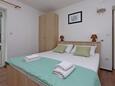 Supetarska Draga - Donja, Bedroom 2 in the apartment, (pet friendly) and WiFi.