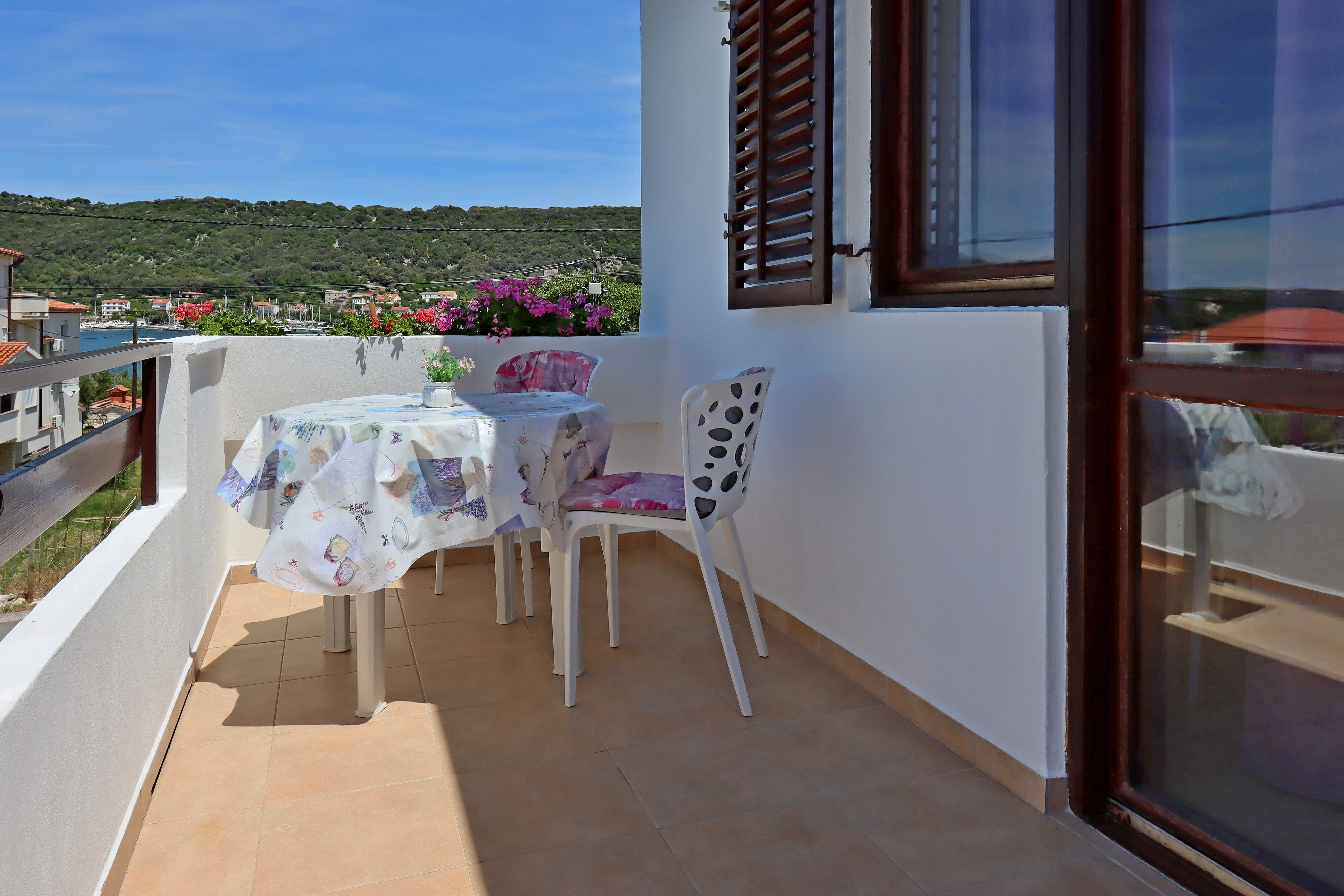 One bedroom apartment with terrace and sea view Supetarska Draga - Donja, Rab (A-5030-c) One bedroom apartment with terrace and sea view Supetarska Draga - Donja, Rab (A-5030-c)