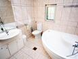 Supetarska Draga - Donja, Bathroom in the apartment, (pet friendly) and WiFi.