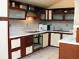 Supetarska Draga - Donja, Kitchen in the apartment, (pet friendly) and WiFi.