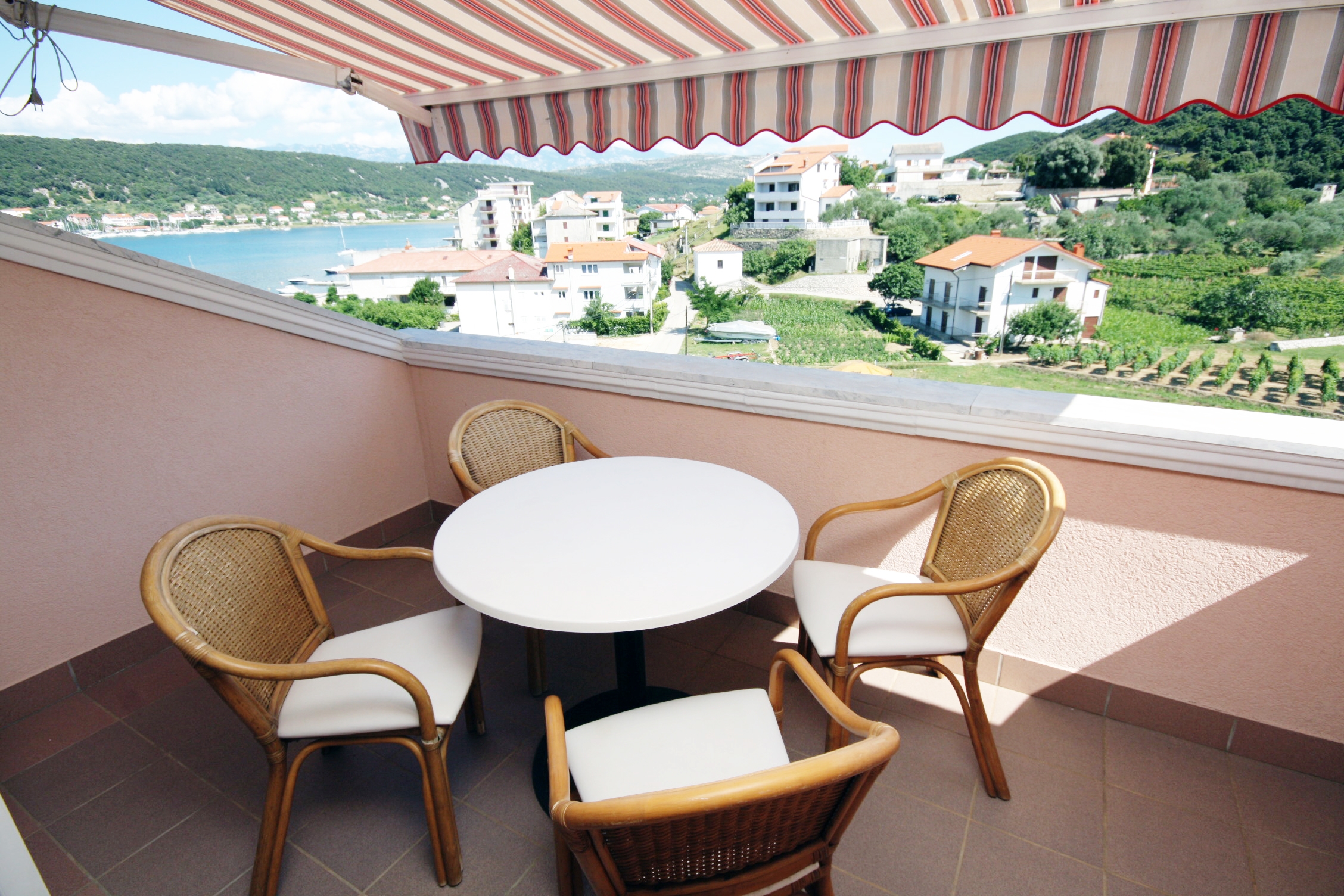 Two bedroom apartment with terrace and sea view Supetarska Draga - Donja, Rab (A-5033-a)
