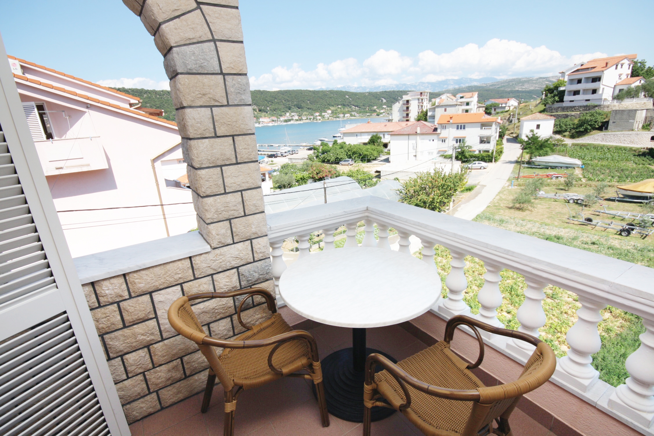 Room with terrace and sea view Supetarska Draga - Donja, Rab (S-5033-b) Room with terrace and sea view Supetarska Draga - Donja, Rab (S-5033-b)