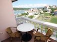 Supetarska Draga - Donja, Terrasse dans l’hébergement en type room, avec la vue sur la mer, animaux acceptés et WiFi.