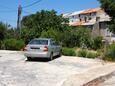 Kampor, Rab, Parking 5034 - Appartement à proximité de la mer avec une plage de sables.