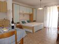 Bedroom Kampor, Bedroom in the studio-apartment, (pet friendly) and WiFi.