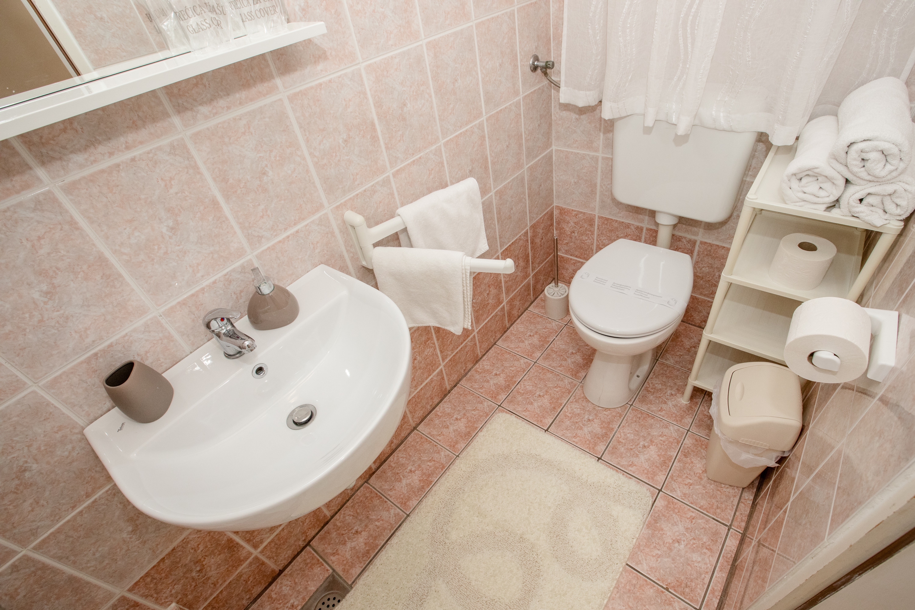 Two bedroom apartment with terrace Banjol, Rab  A-a