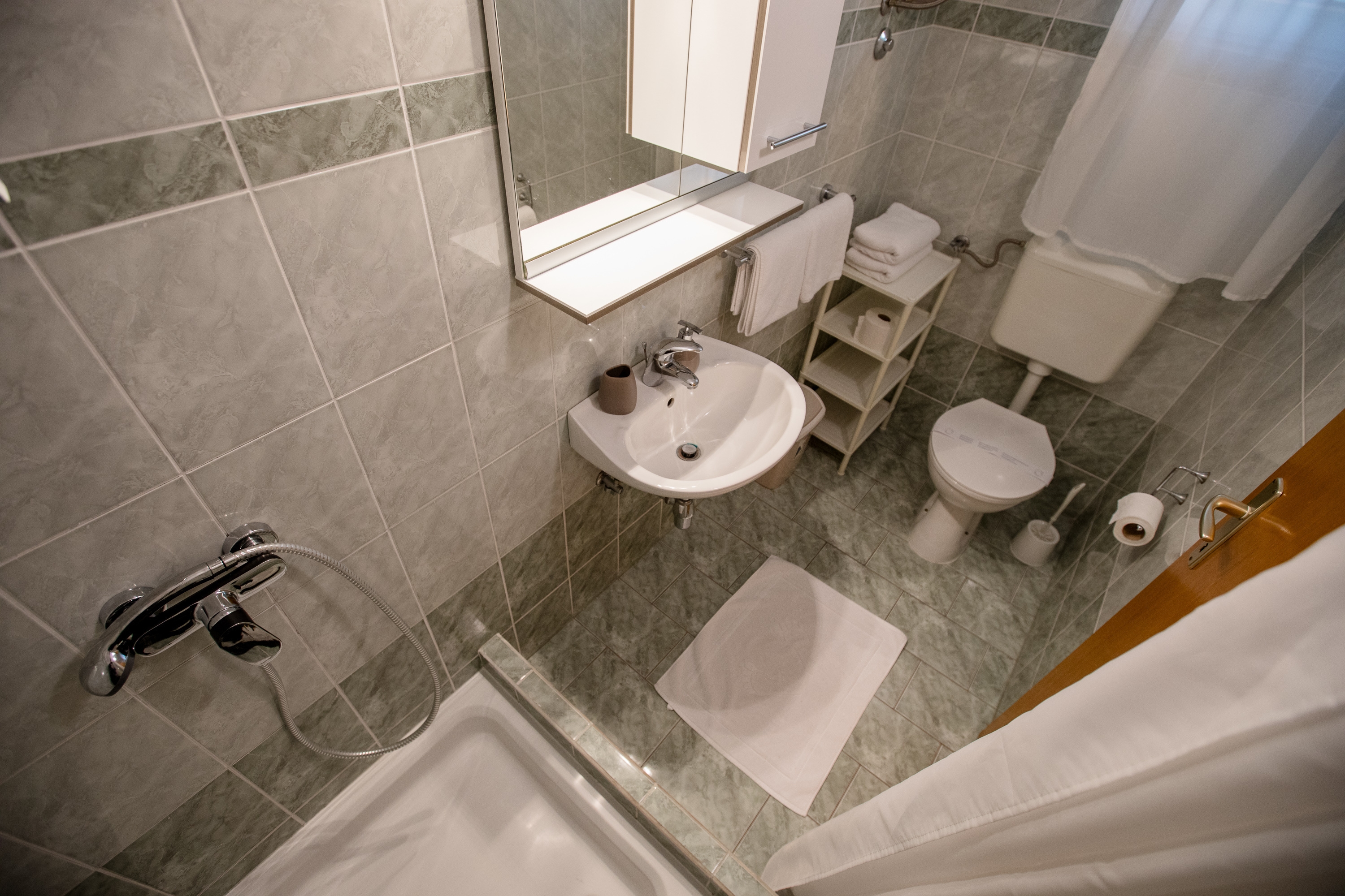 Two bedroom apartment with terrace and sea view Banjol, Rab  A-c