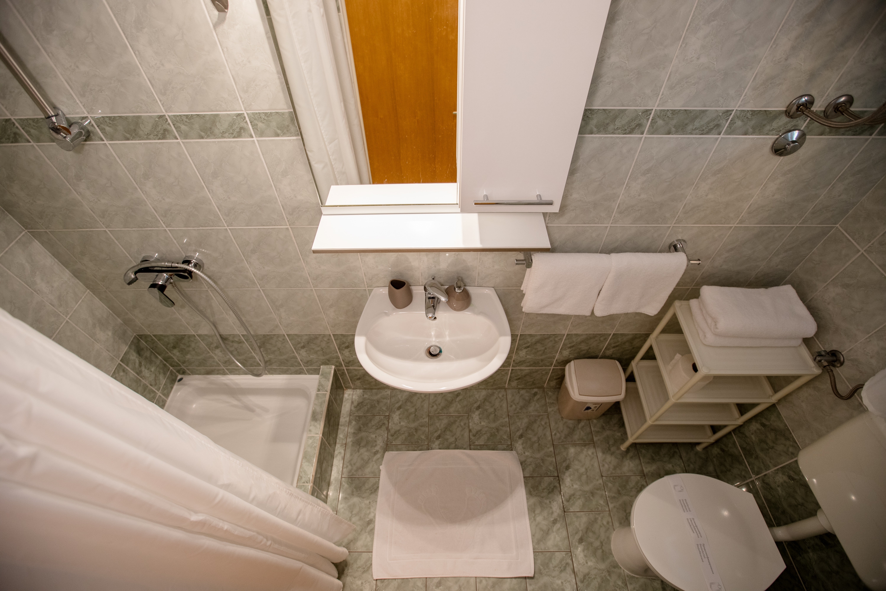Two bedroom apartment with terrace and sea view Banjol, Rab  A-c