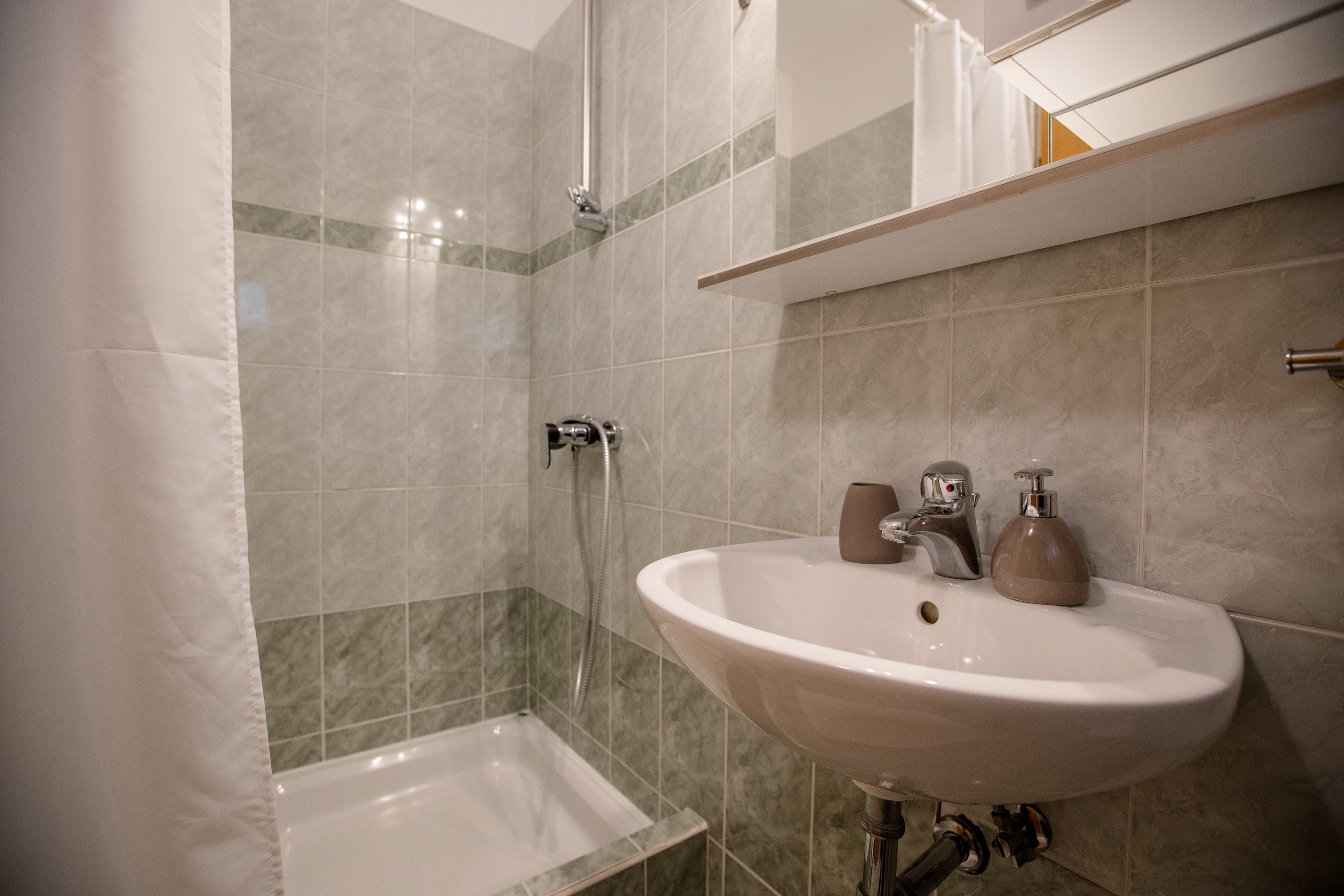 Two bedroom apartment with terrace and sea view Banjol, Rab  A-c