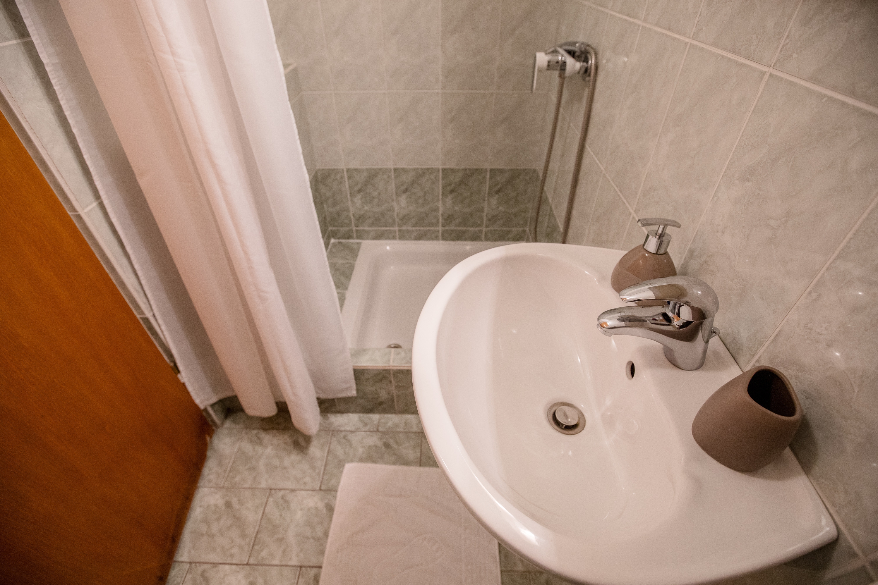 Two bedroom apartment with terrace and sea view Banjol, Rab  A-c