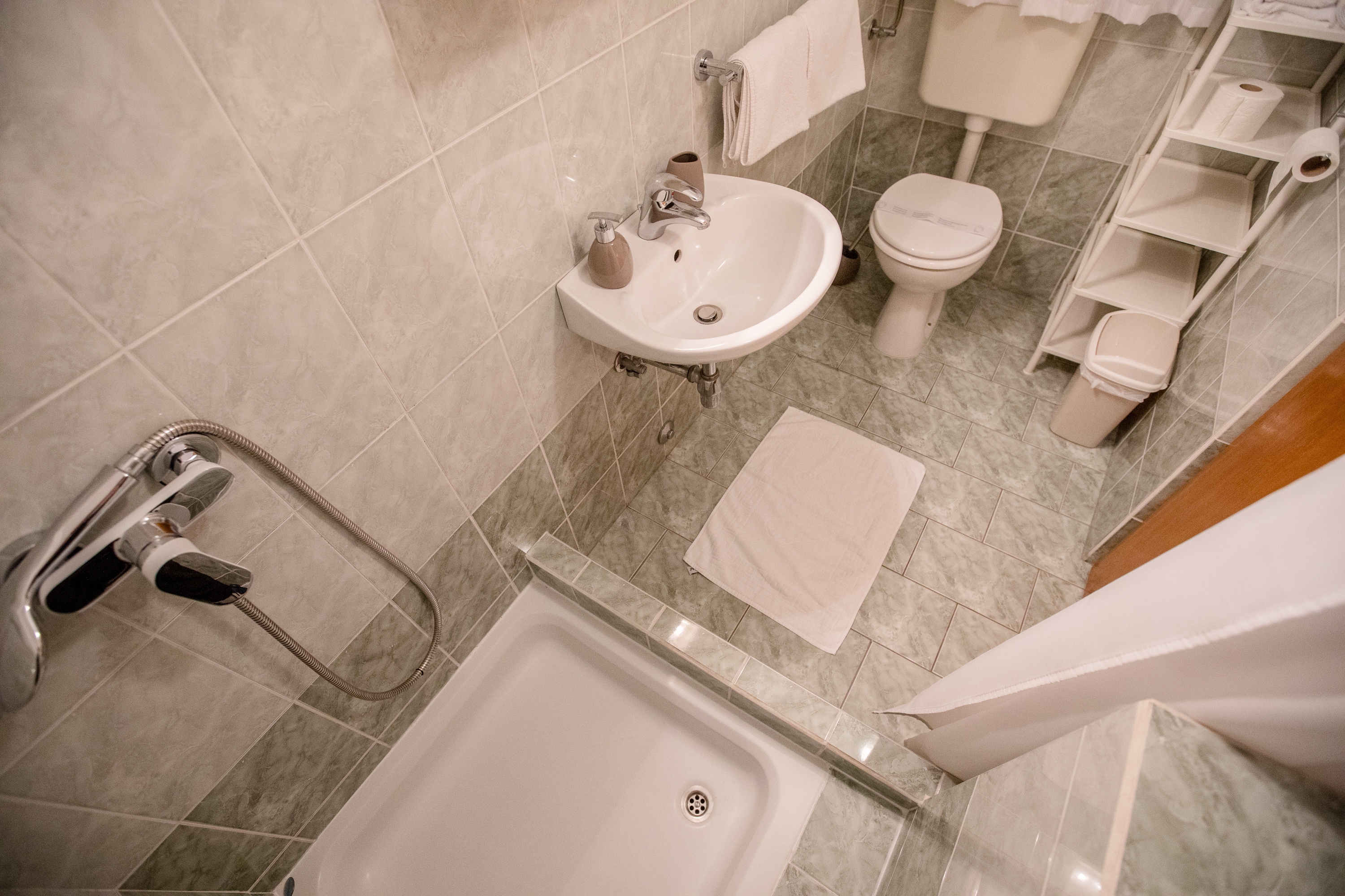 Two bedroom apartment with terrace and sea view Banjol, Rab  A-c