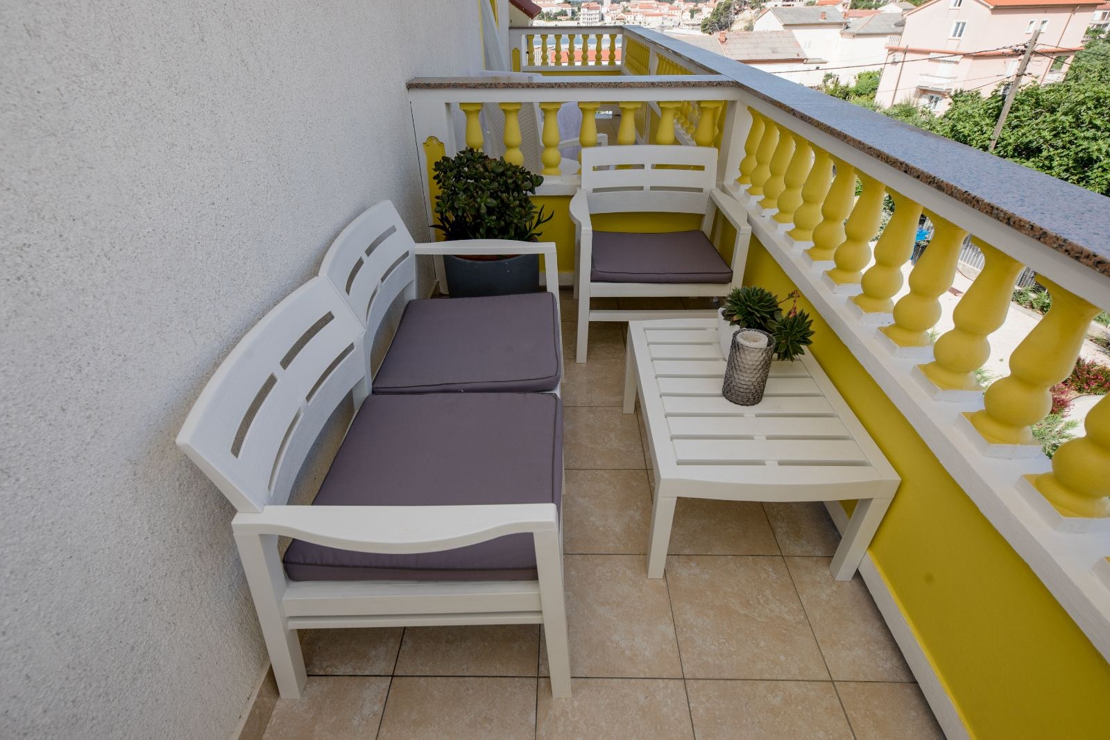 Two bedroom apartment with balcony and sea view Banjol, Rab  A-d