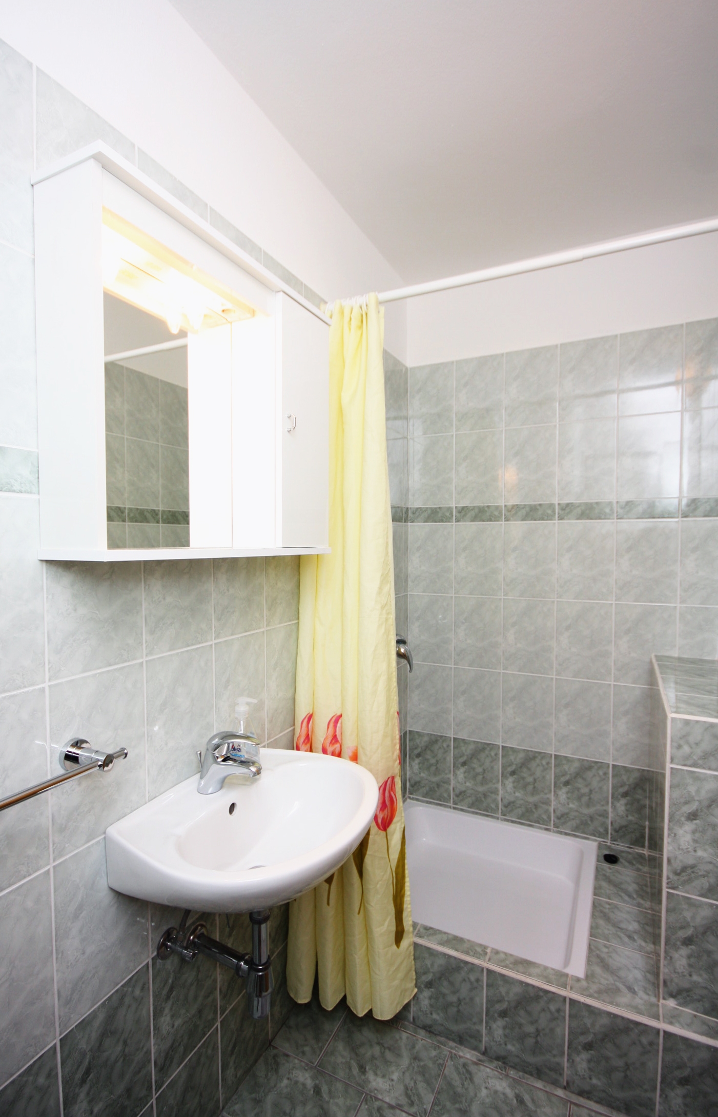Two bedroom apartment with balcony and sea view Banjol, Rab  A-d