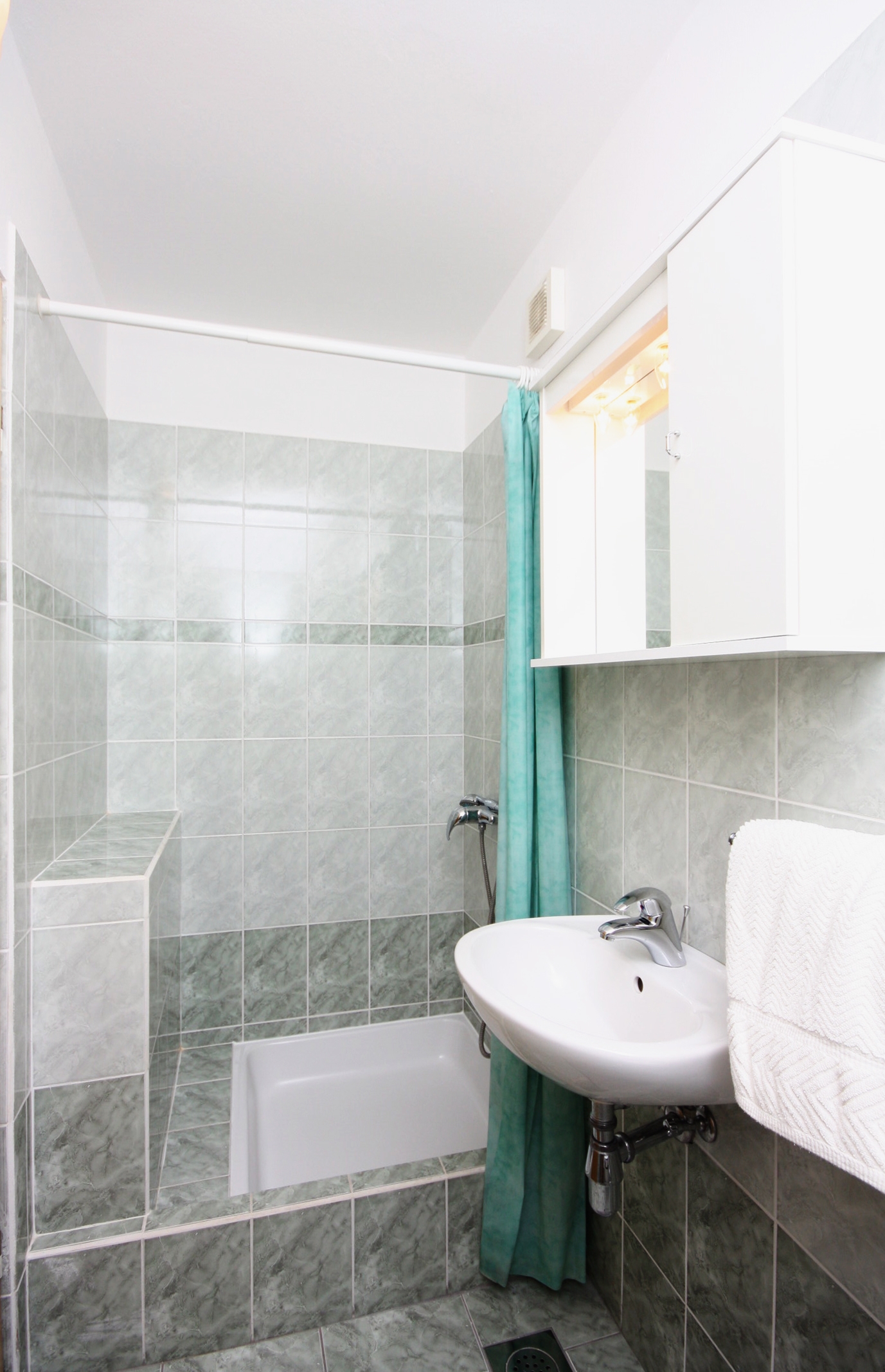 Two bedroom apartment with balcony and sea view Banjol, Rab  A-d
