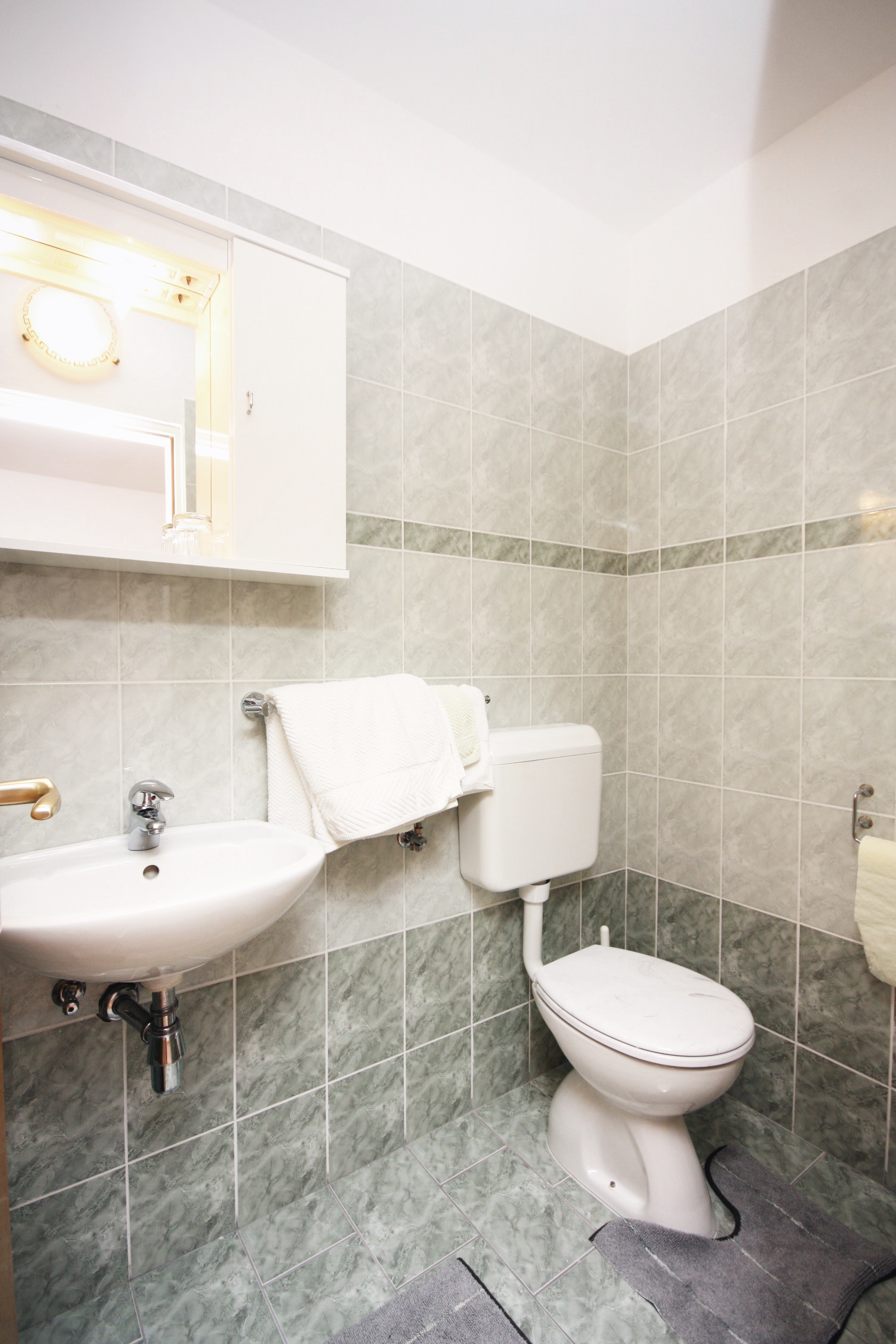 Two bedroom apartment with balcony and sea view Banjol, Rab  A-d