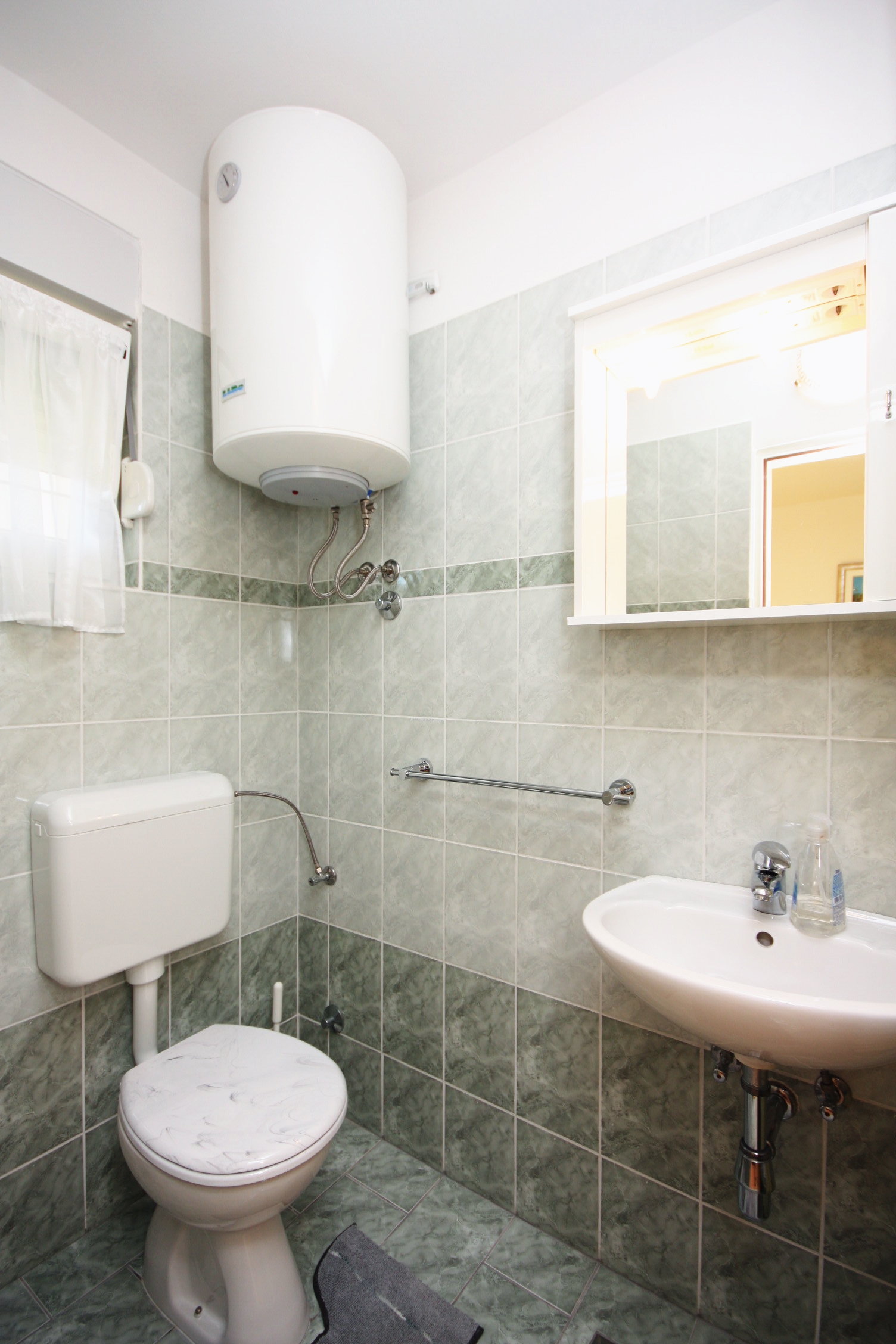 Two bedroom apartment with balcony and sea view Banjol, Rab  A-d