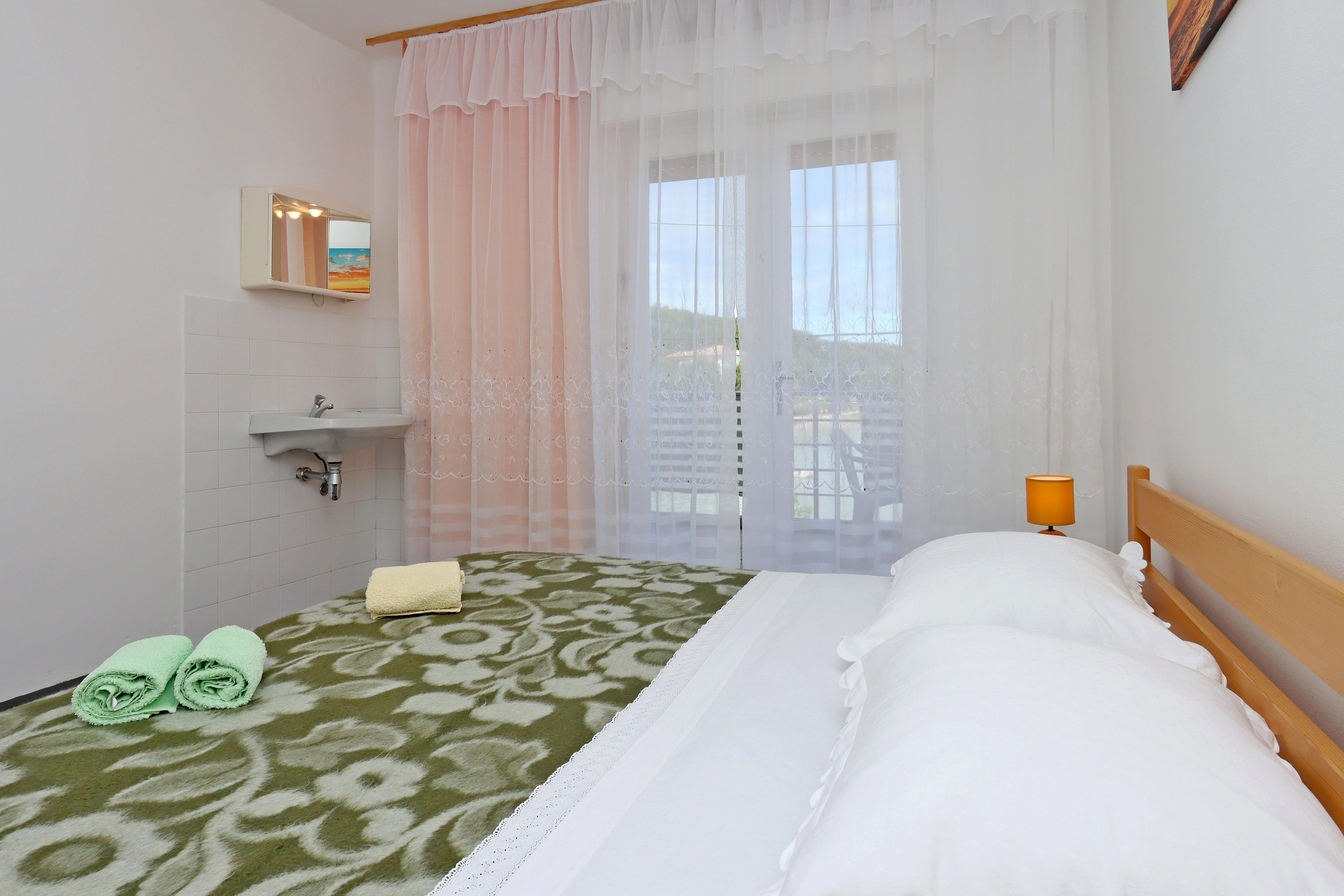 Four bedroom apartment near beach Supetarska Draga - Donja, Rab  A-a