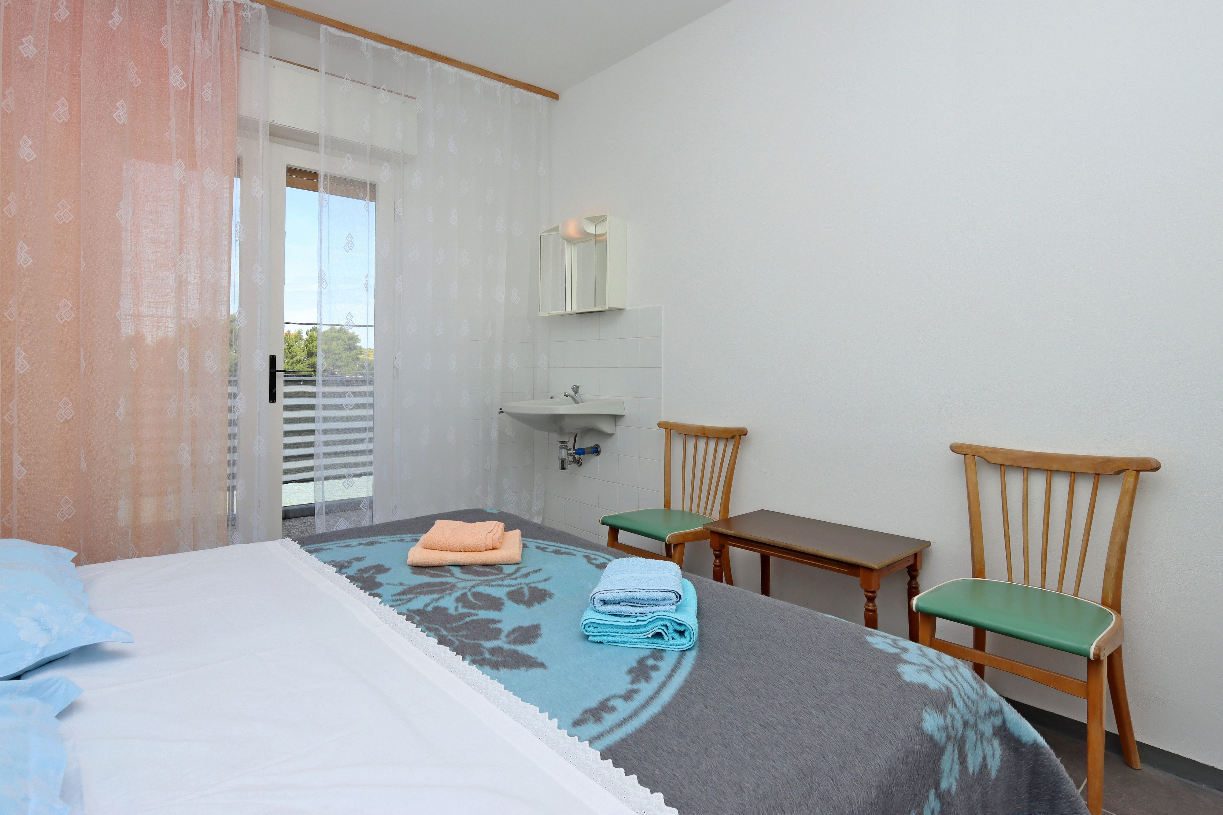 Four bedroom apartment near beach Supetarska Draga - Donja, Rab  A-a