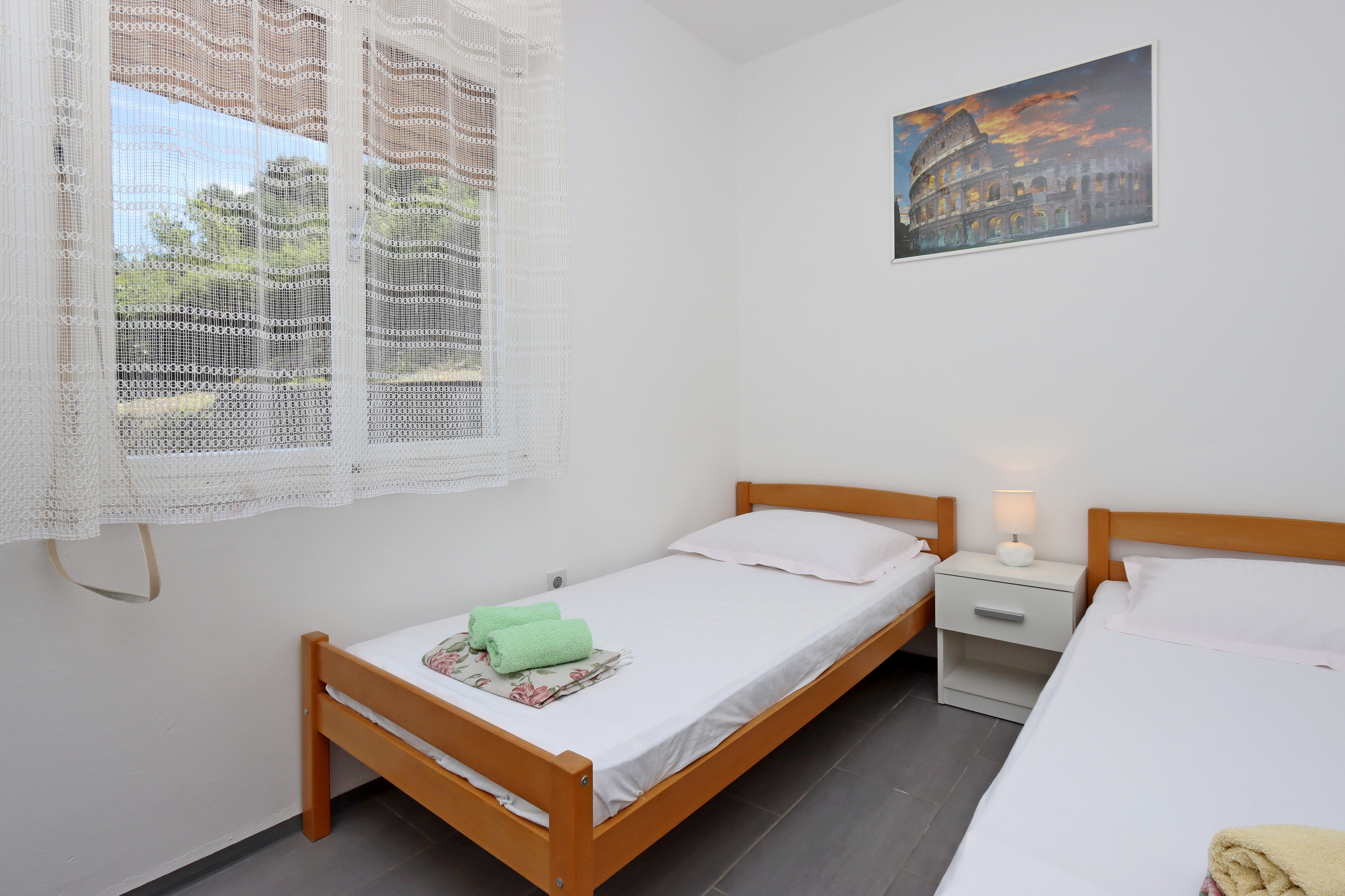 Four bedroom apartment near beach Supetarska Draga - Donja, Rab  A-a