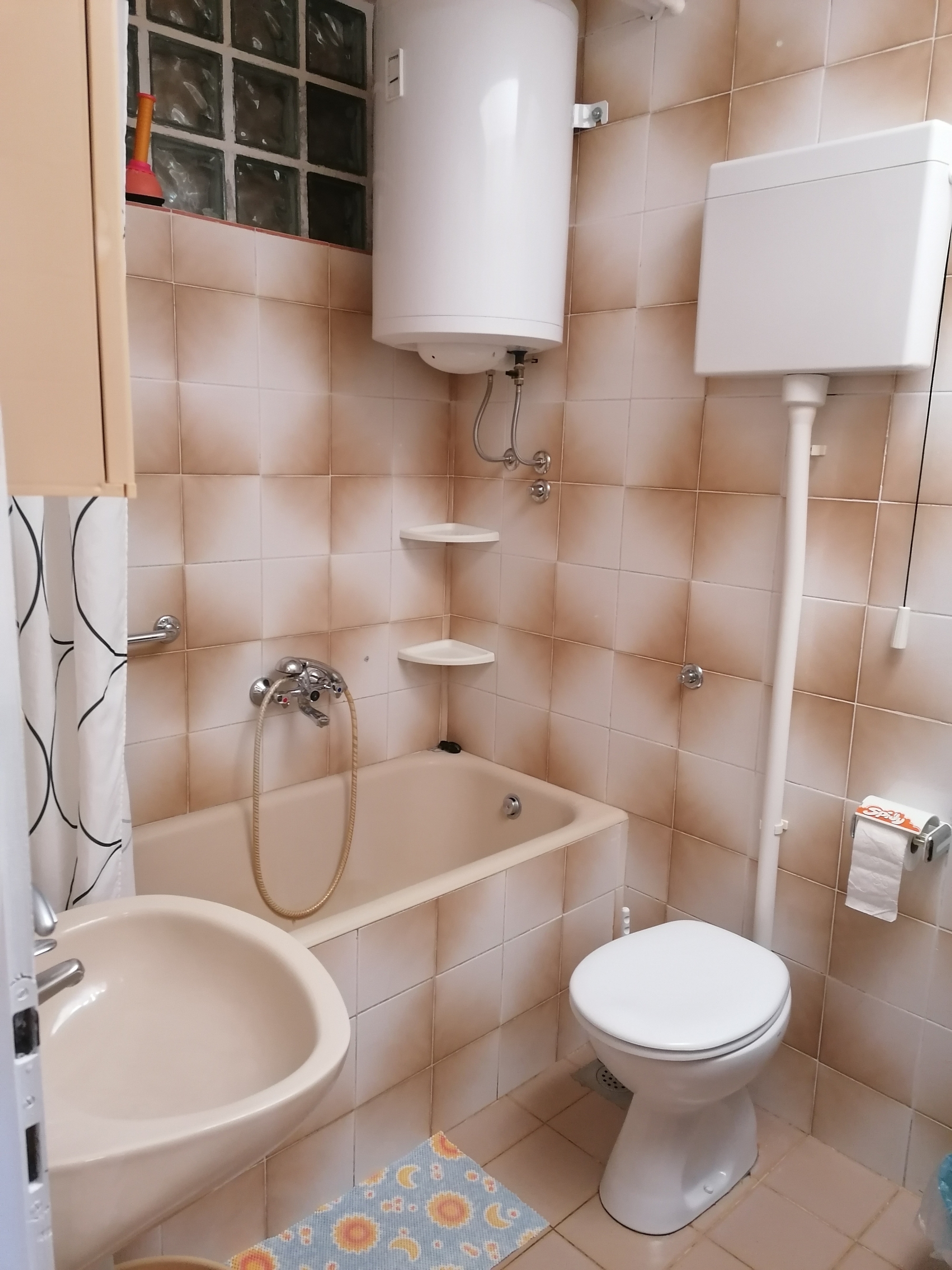 One bedroom apartment near beach Brist, Makarska  A-b