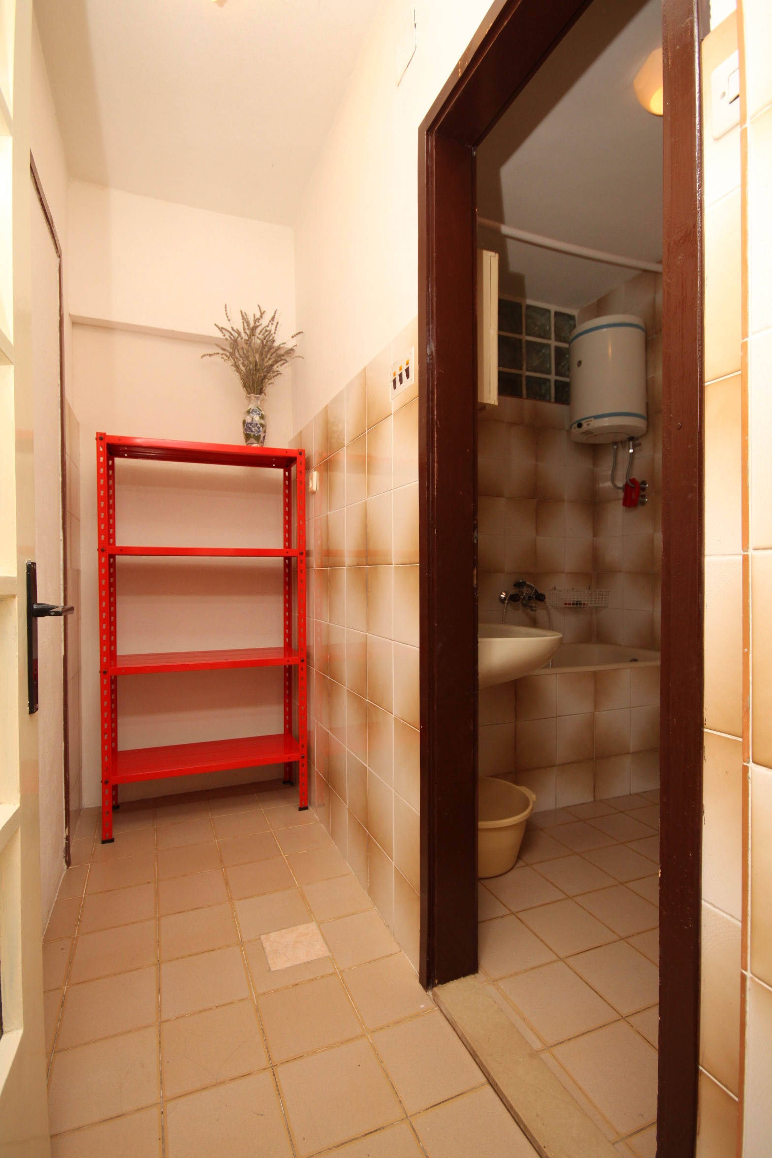 One bedroom apartment near beach Brist, Makarska  A-b